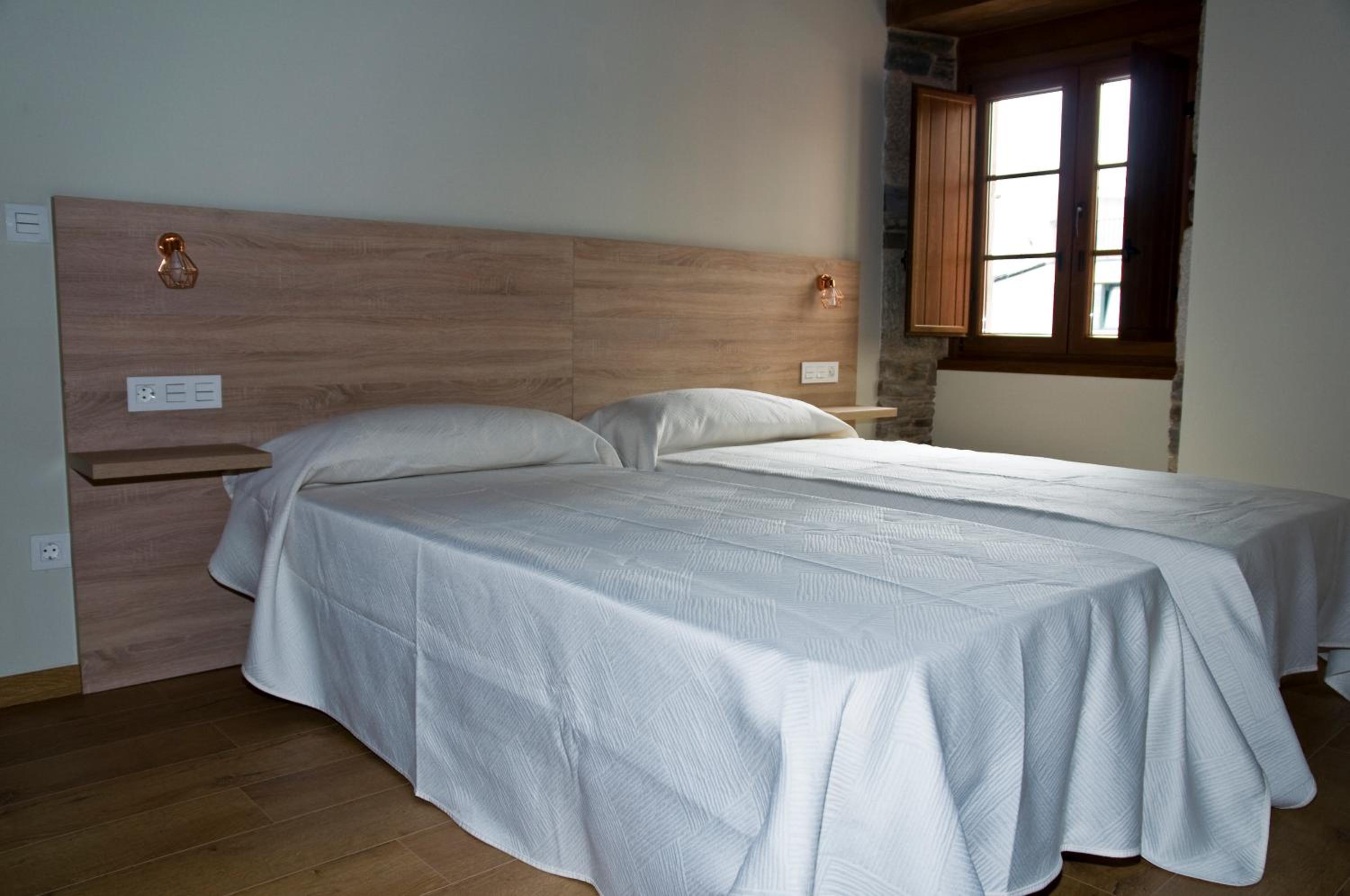 Twin Room - Photo 16