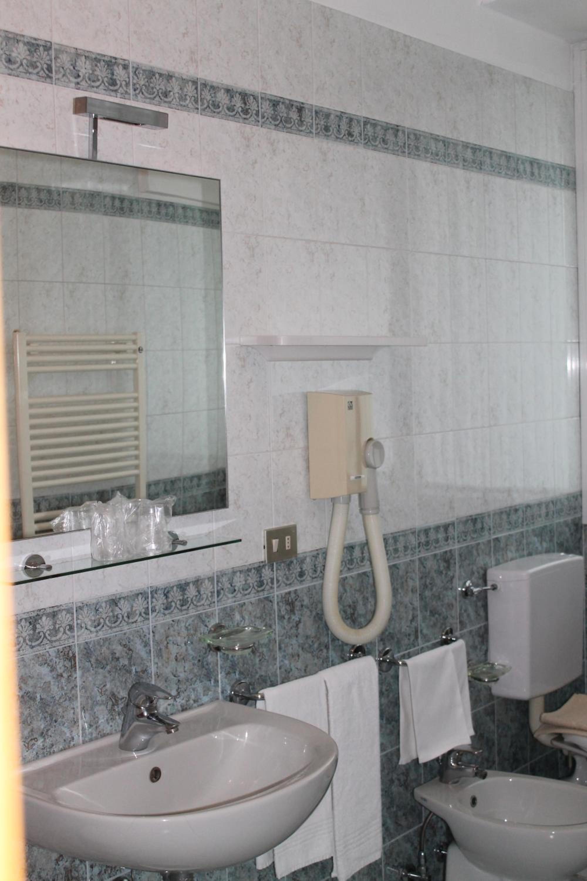 Double or Twin Room photo 3