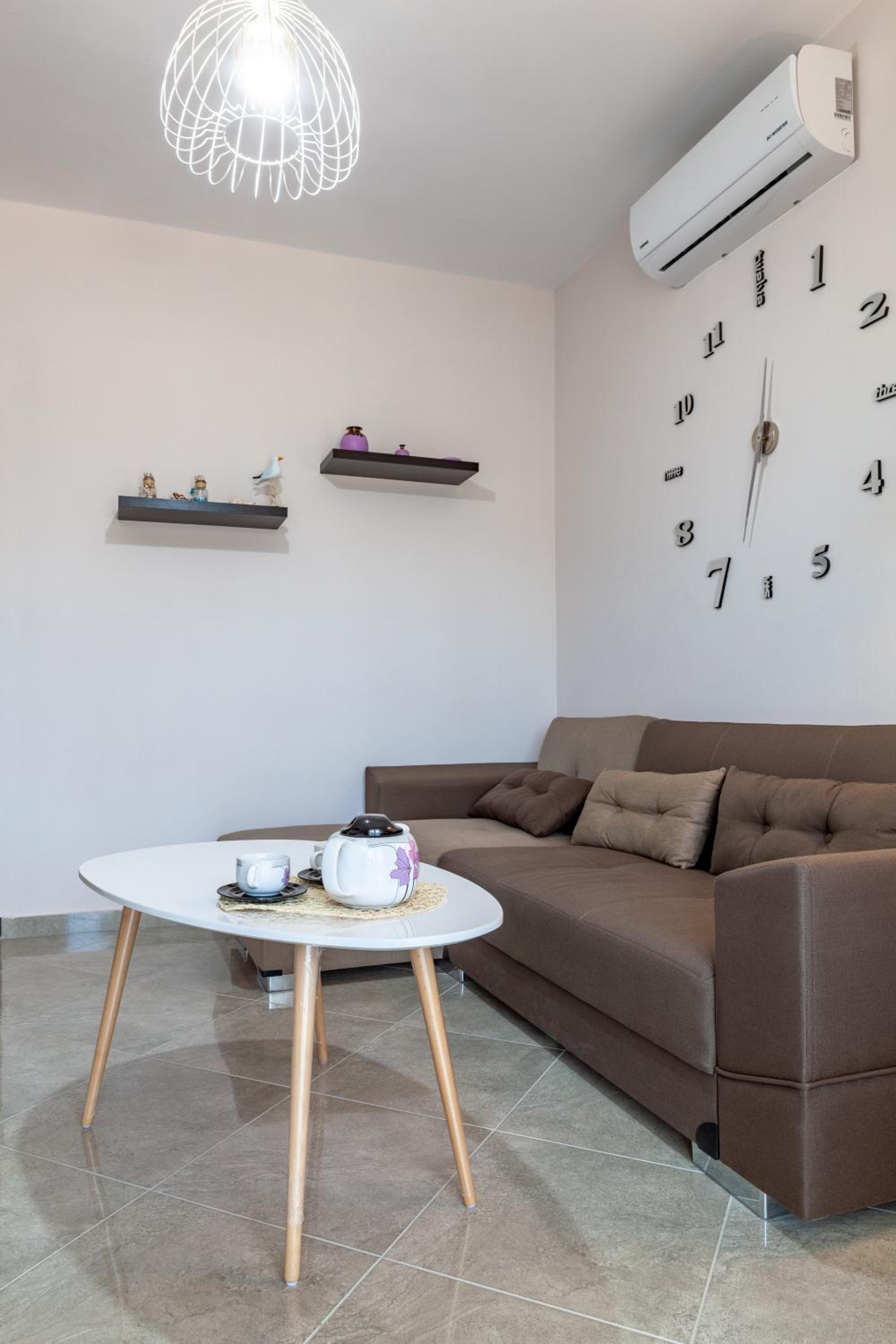 One-Bedroom Apartment - Photo 7