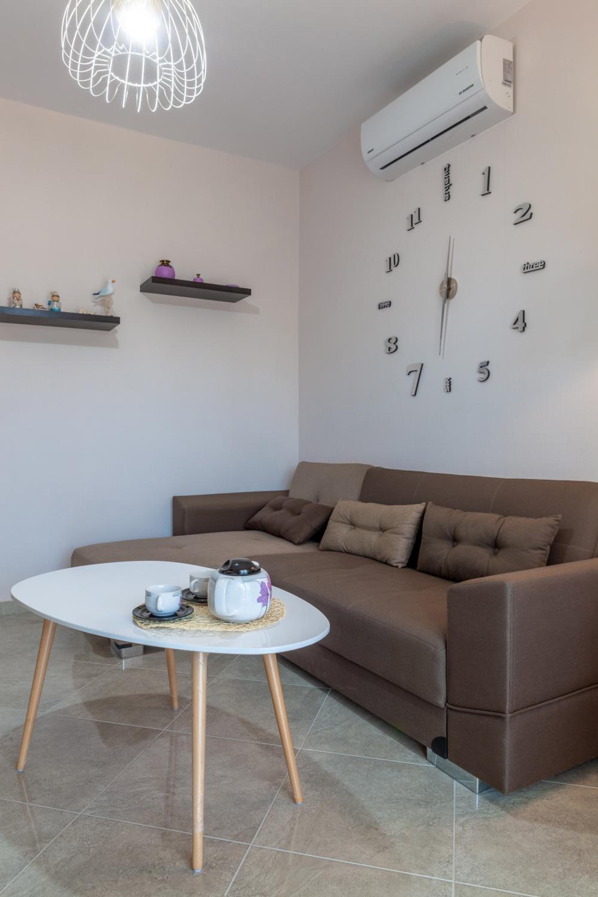 One-Bedroom Apartment - Photo 32