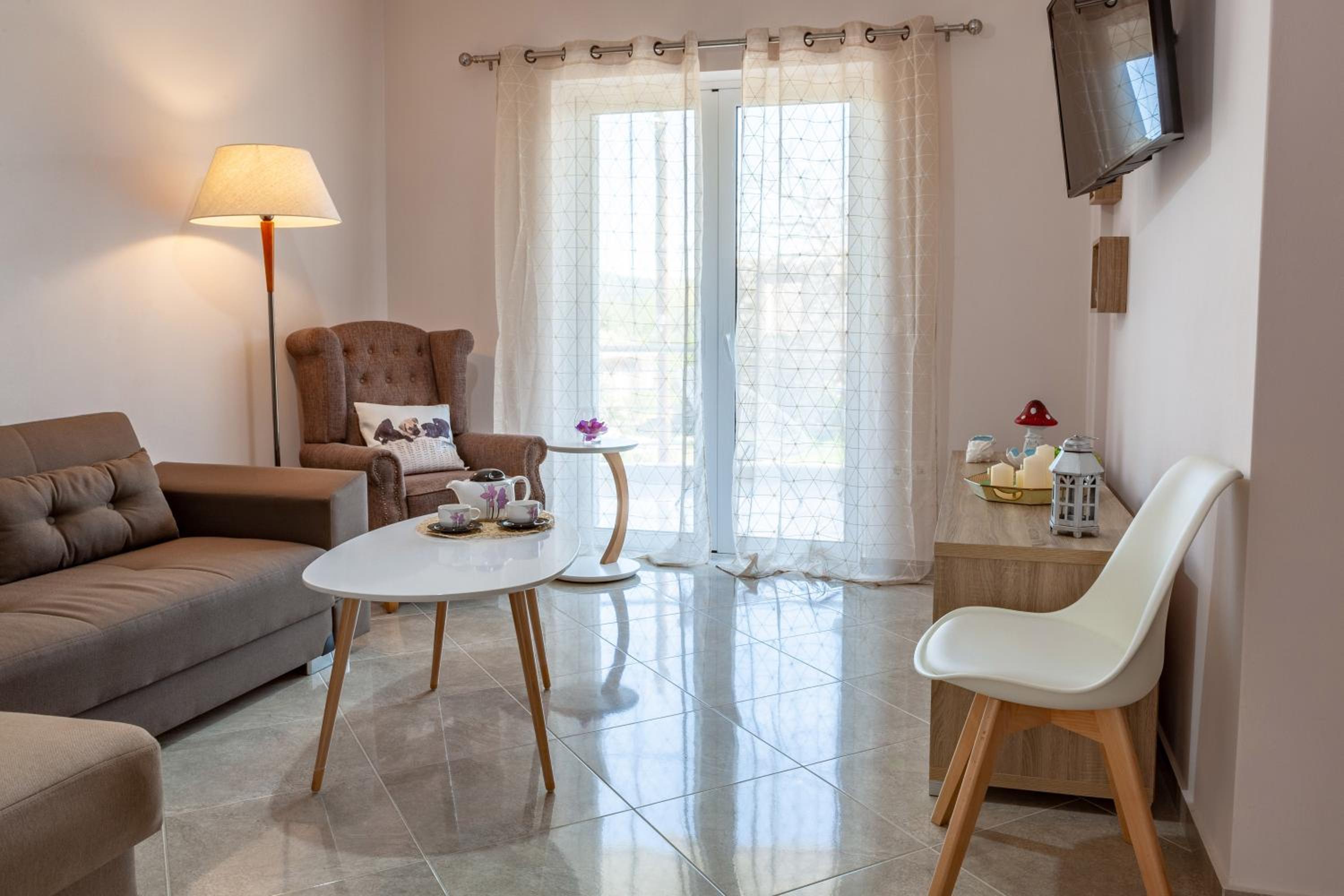 One-Bedroom Apartment - Photo 4
