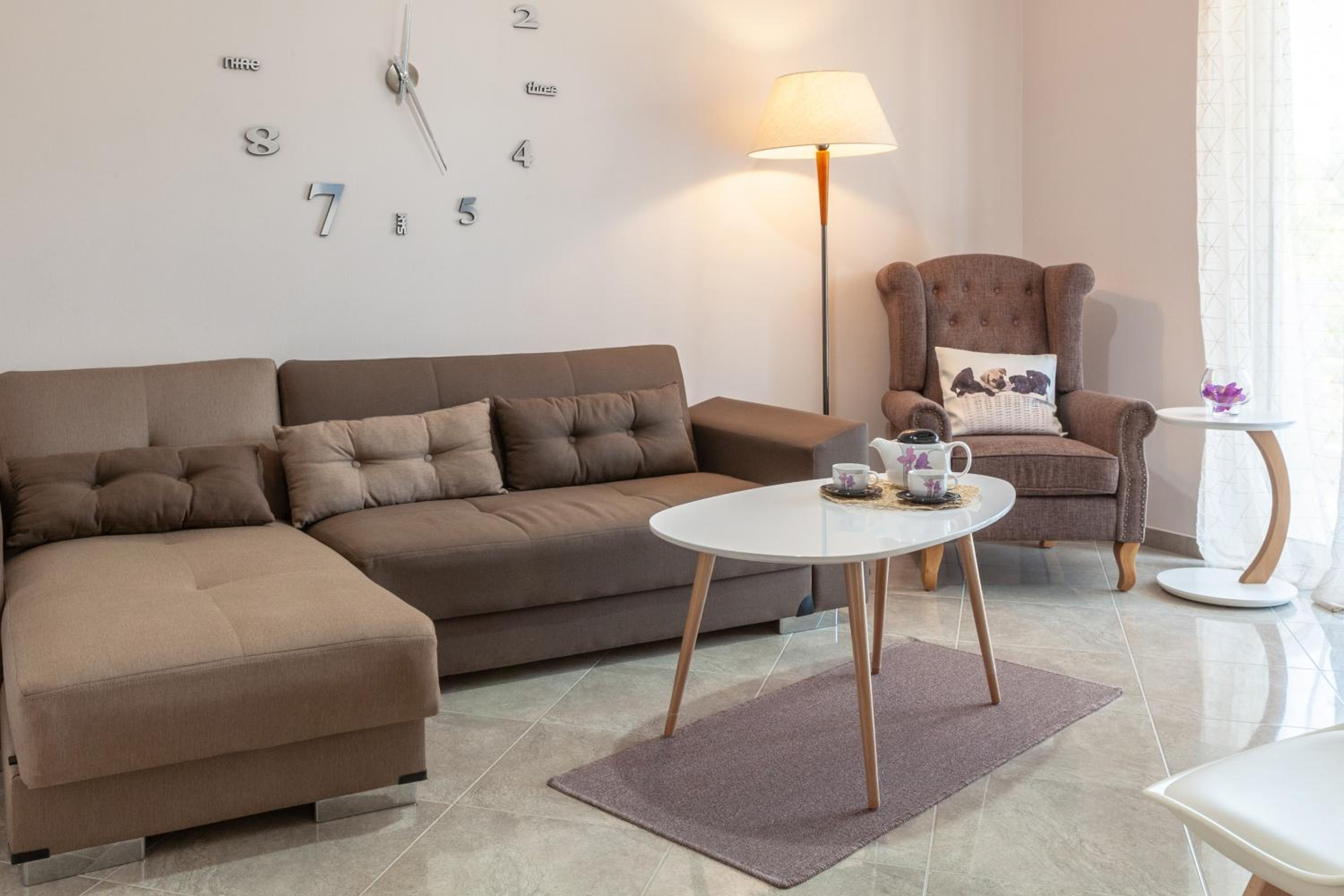 One-Bedroom Apartment - Photo 3
