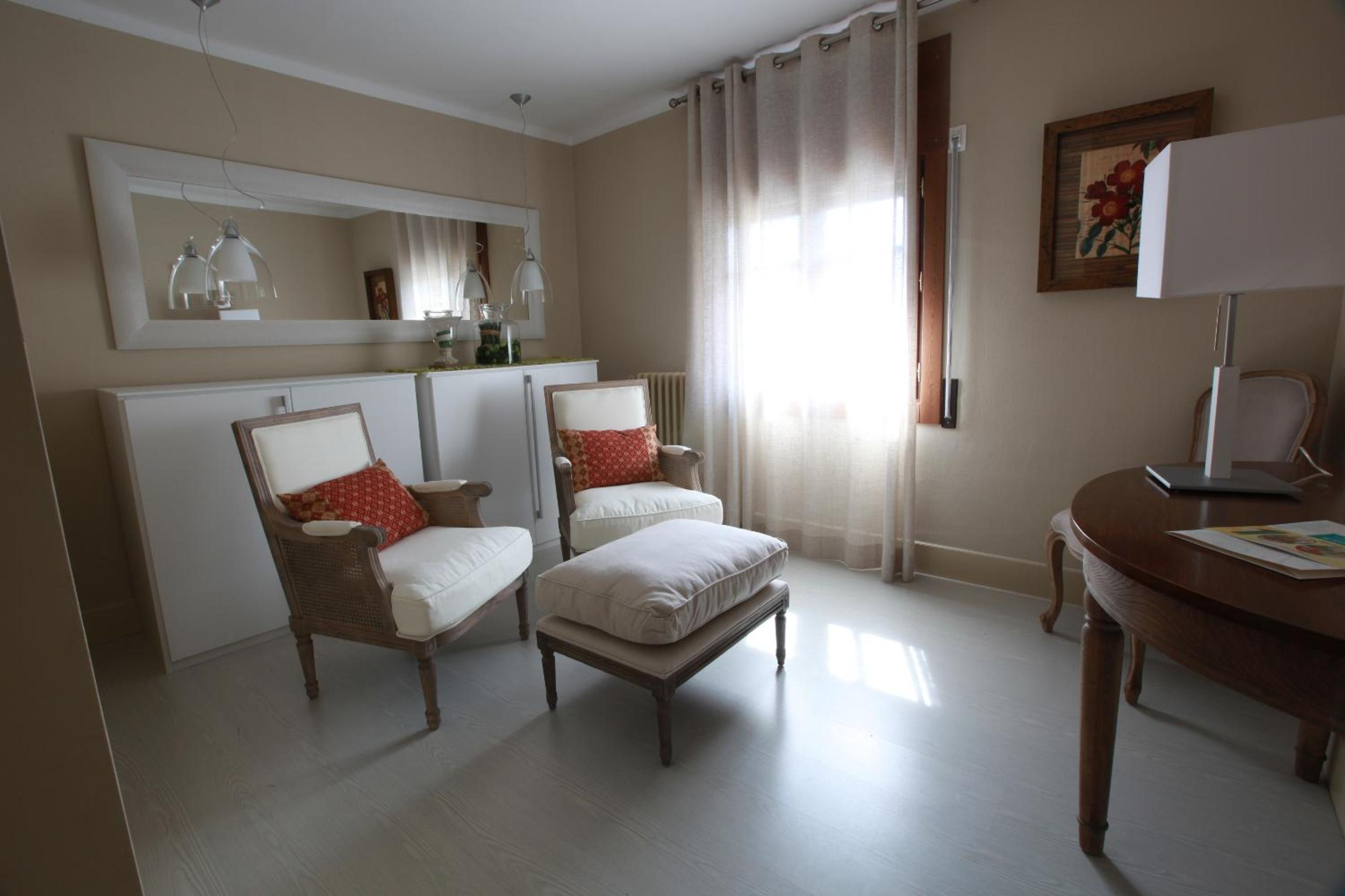Queen Suite photo 3