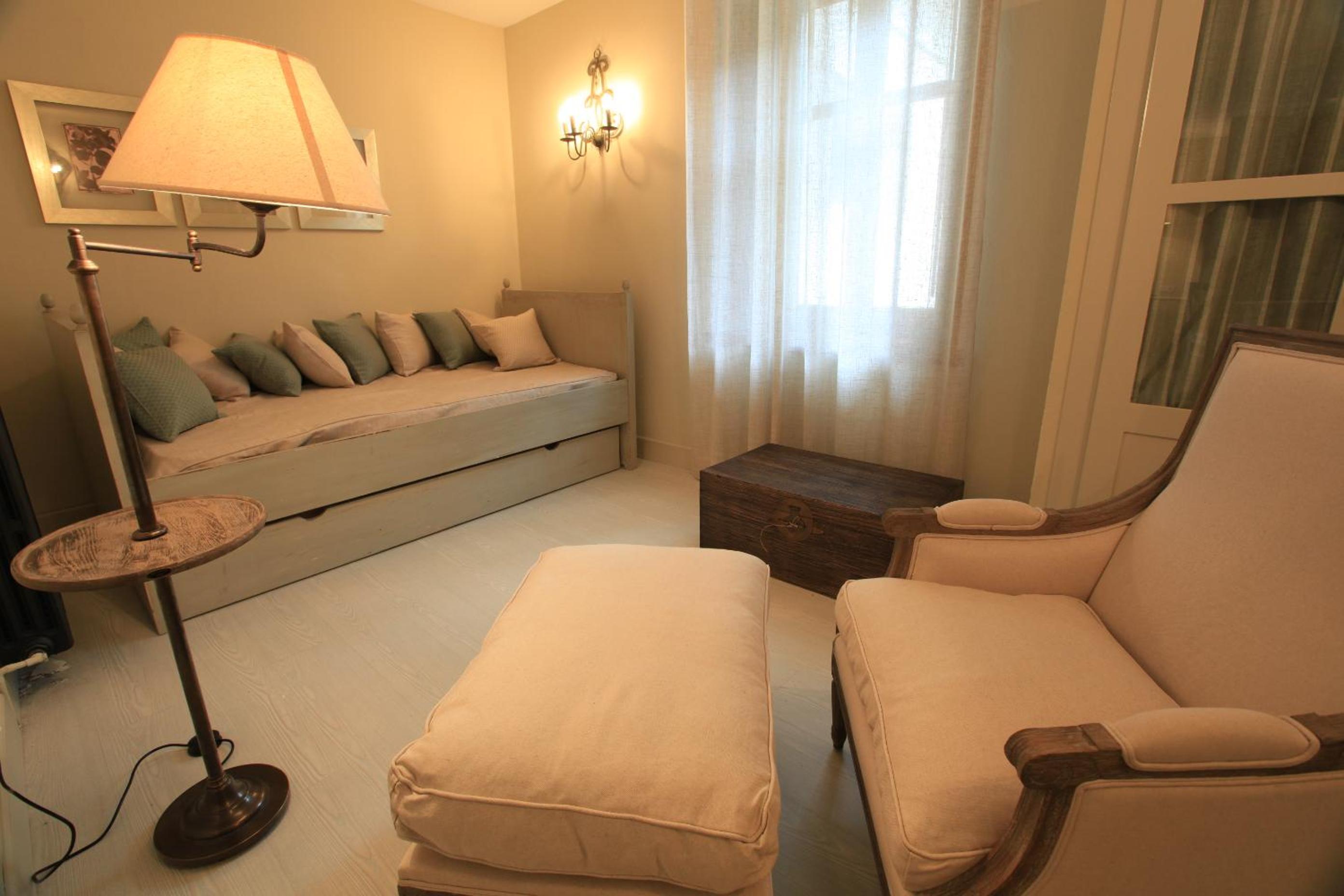 Queen Suite photo 2