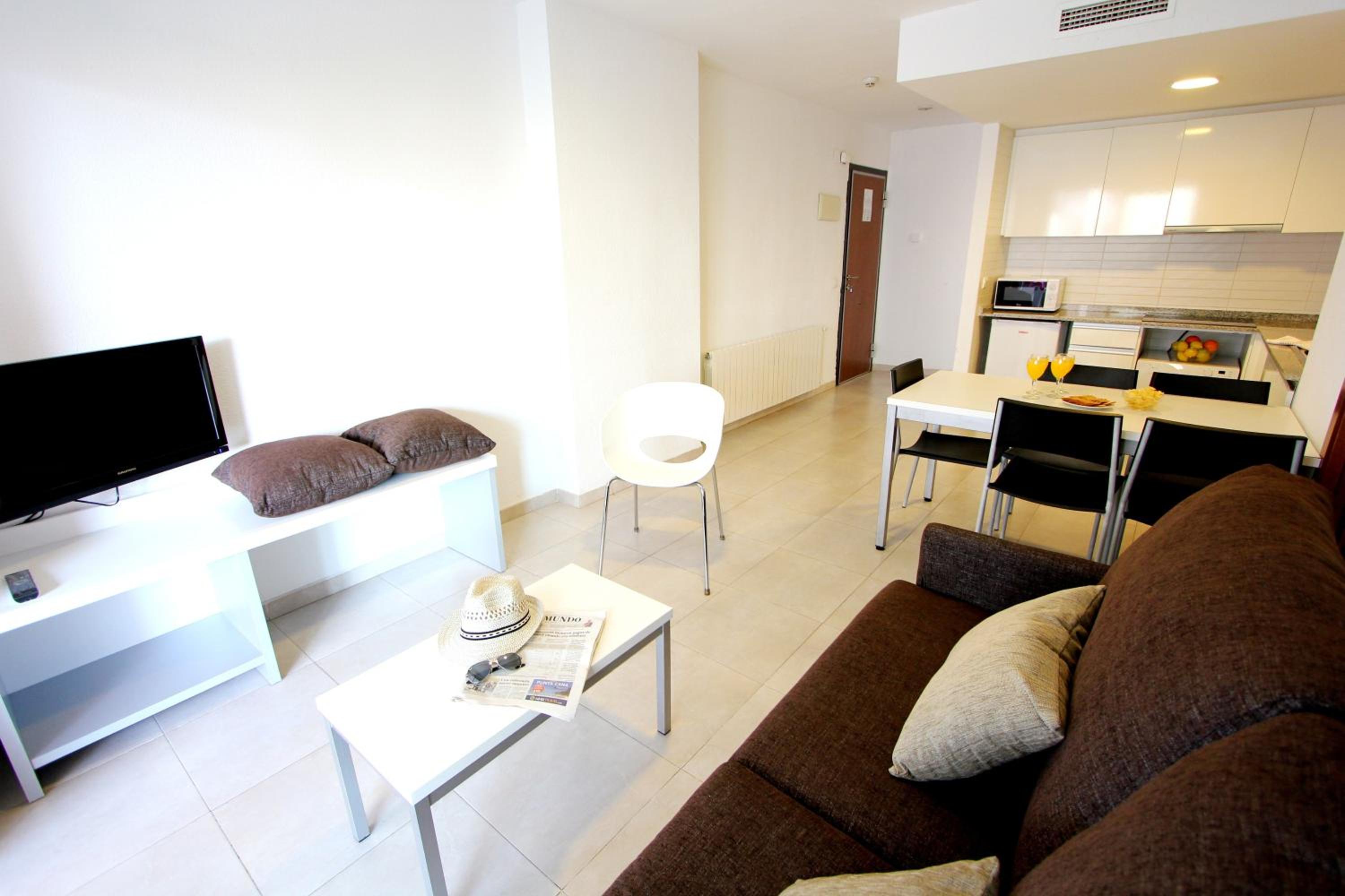 One-Bedroom Apartment (2-4)