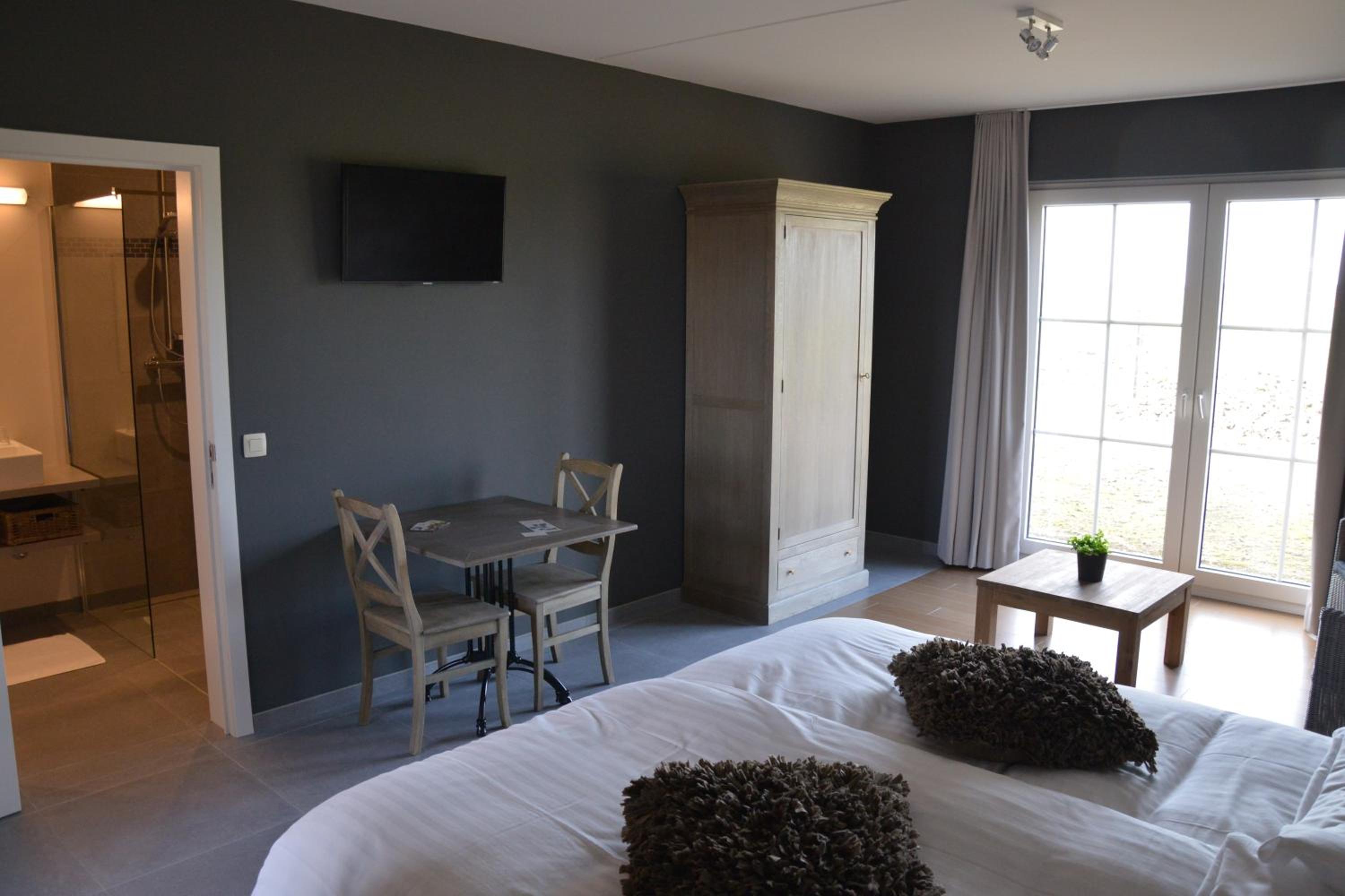 Standard Double Room photo 3
