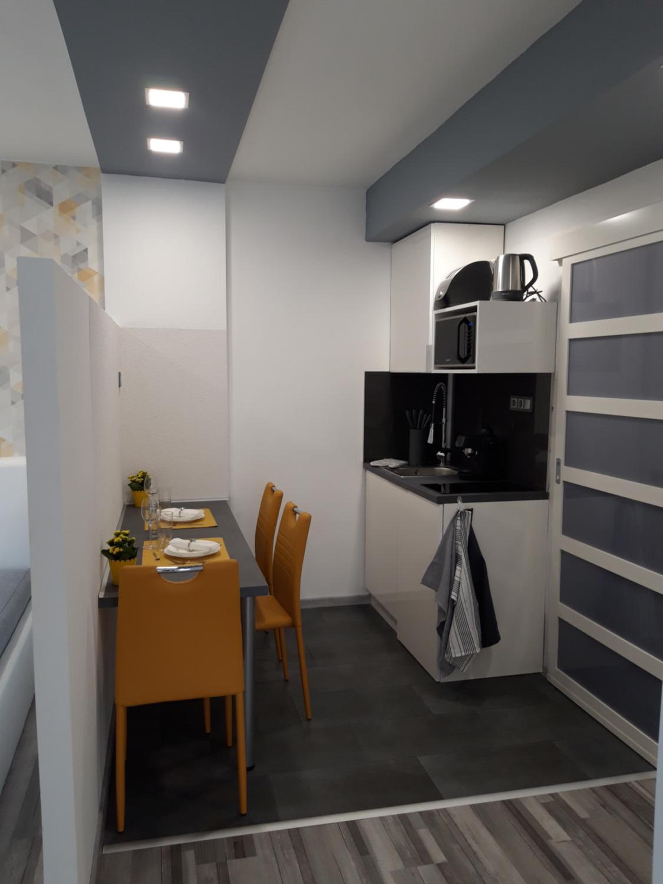 One-Bedroom Apartment - Photo 8