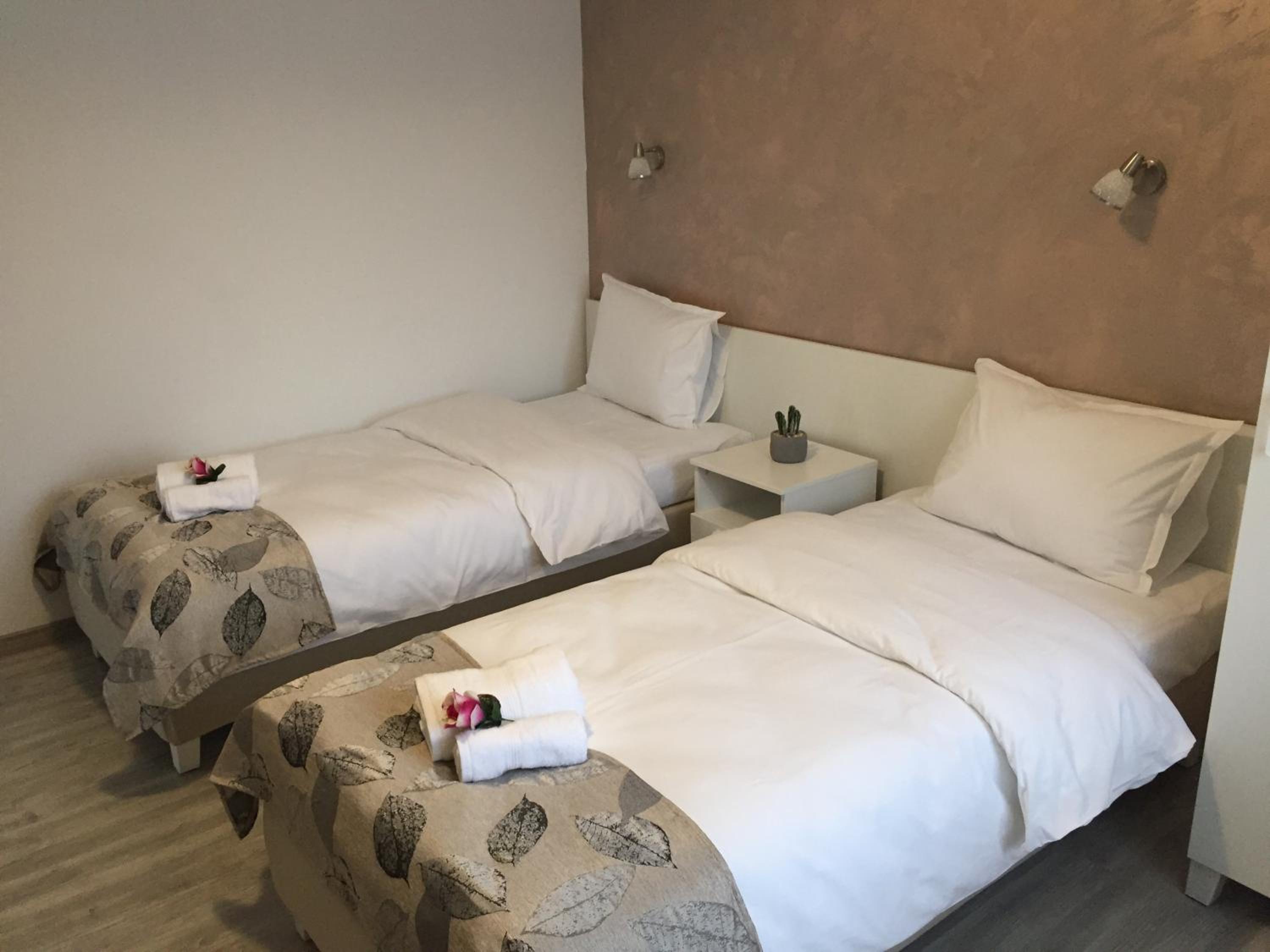 Twin Room with Balcony - Photo 18