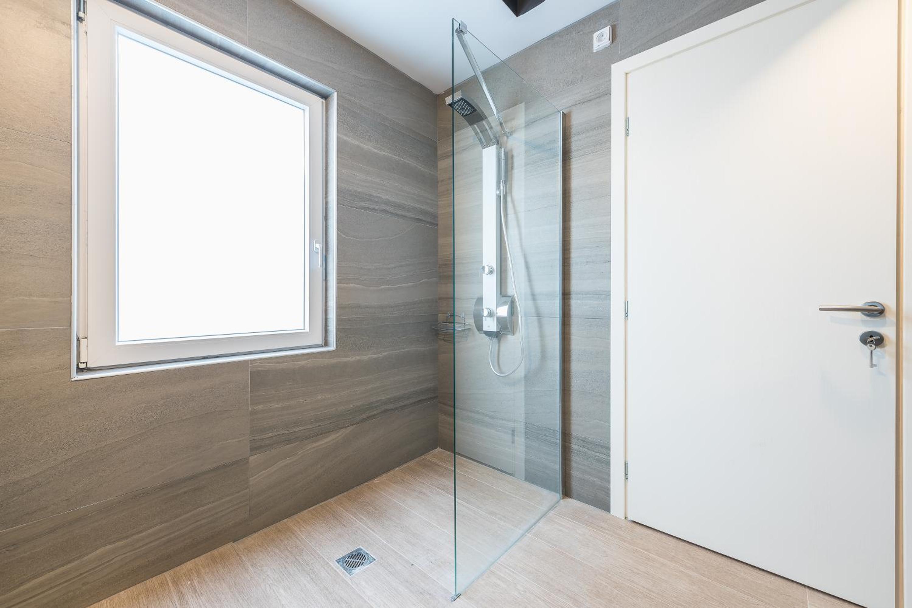 Signature Suite with Balcony, City View photo 2