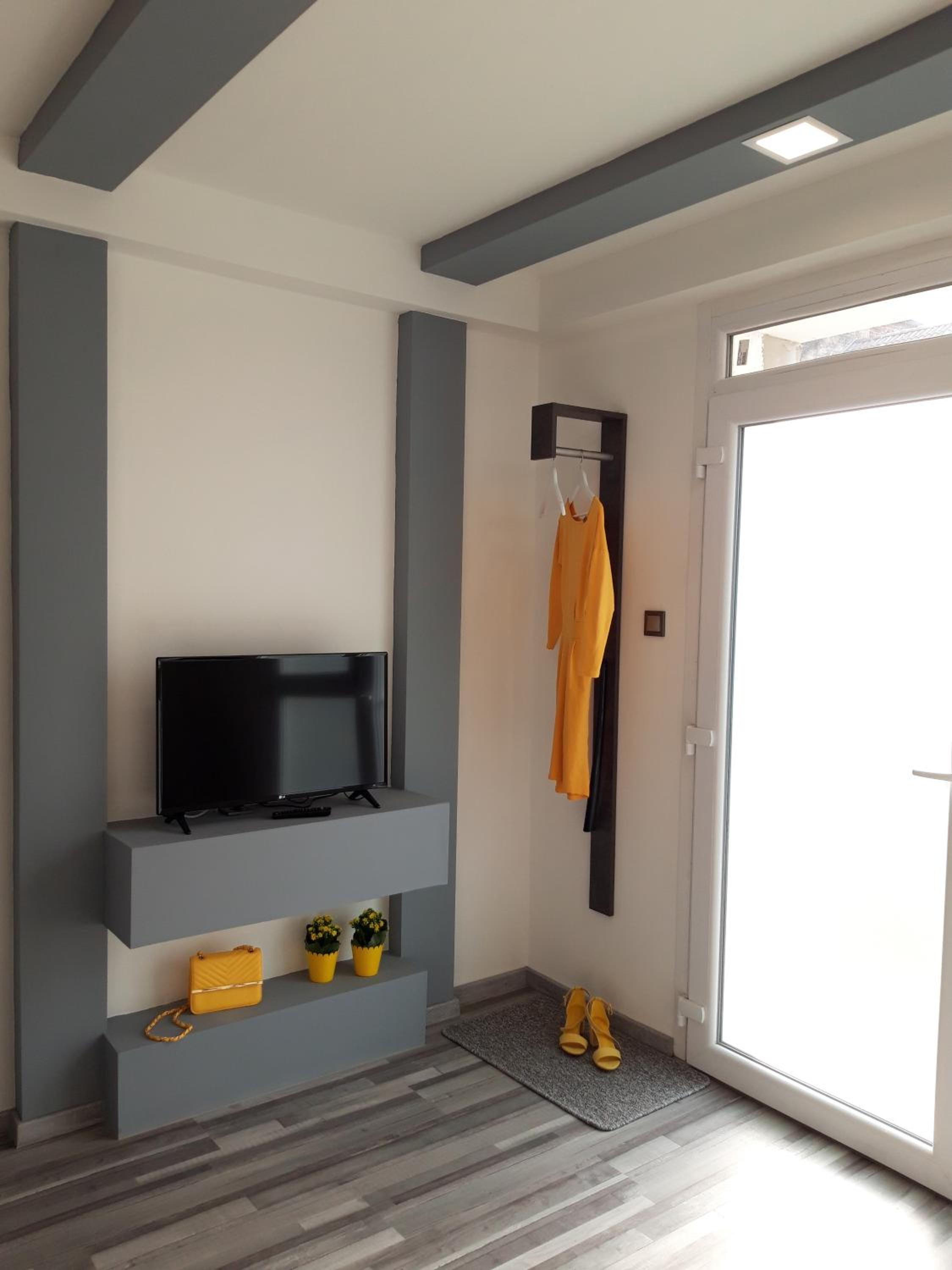 One-Bedroom Apartment - Photo 6