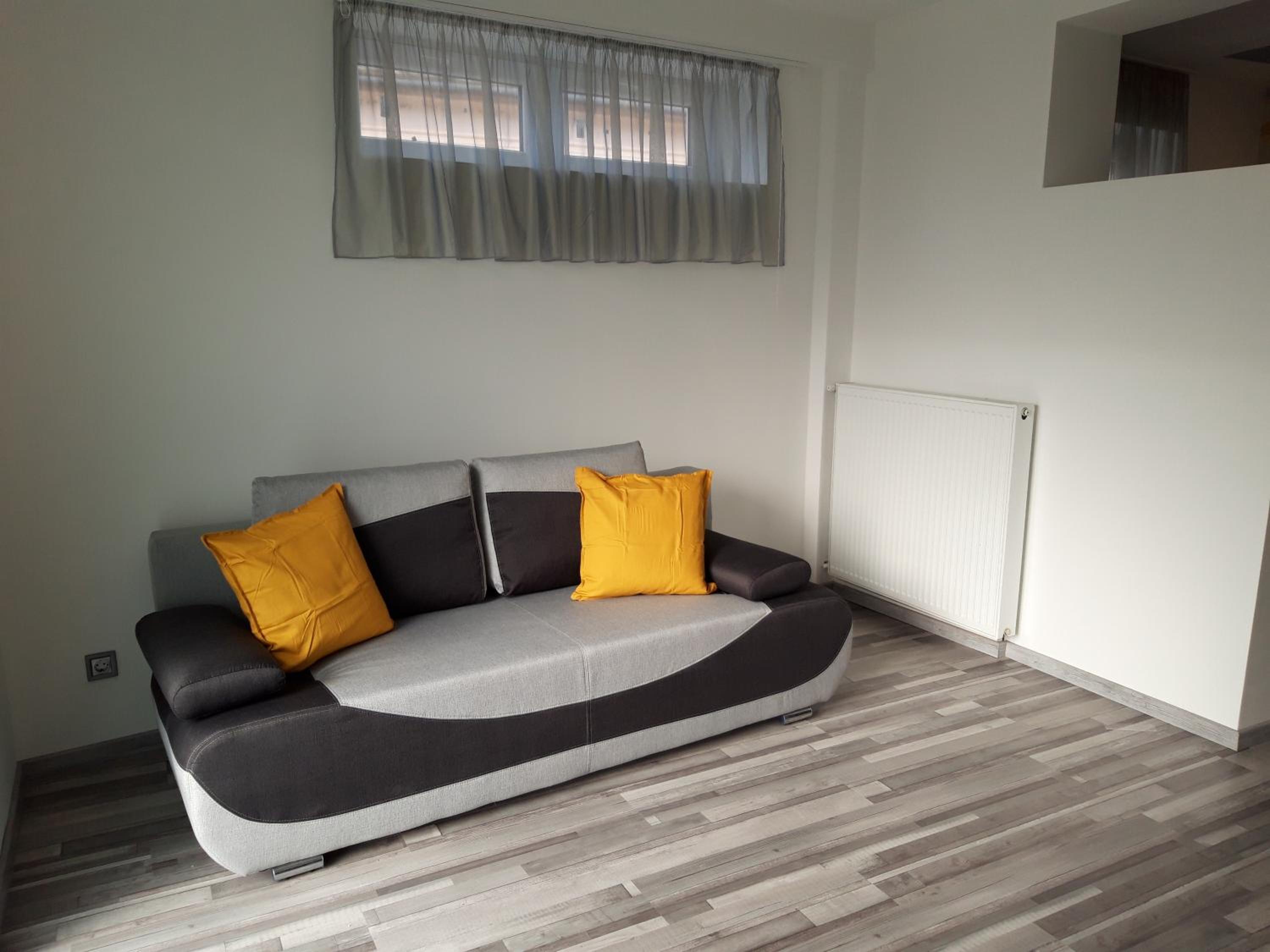 One-Bedroom Apartment - Photo 5