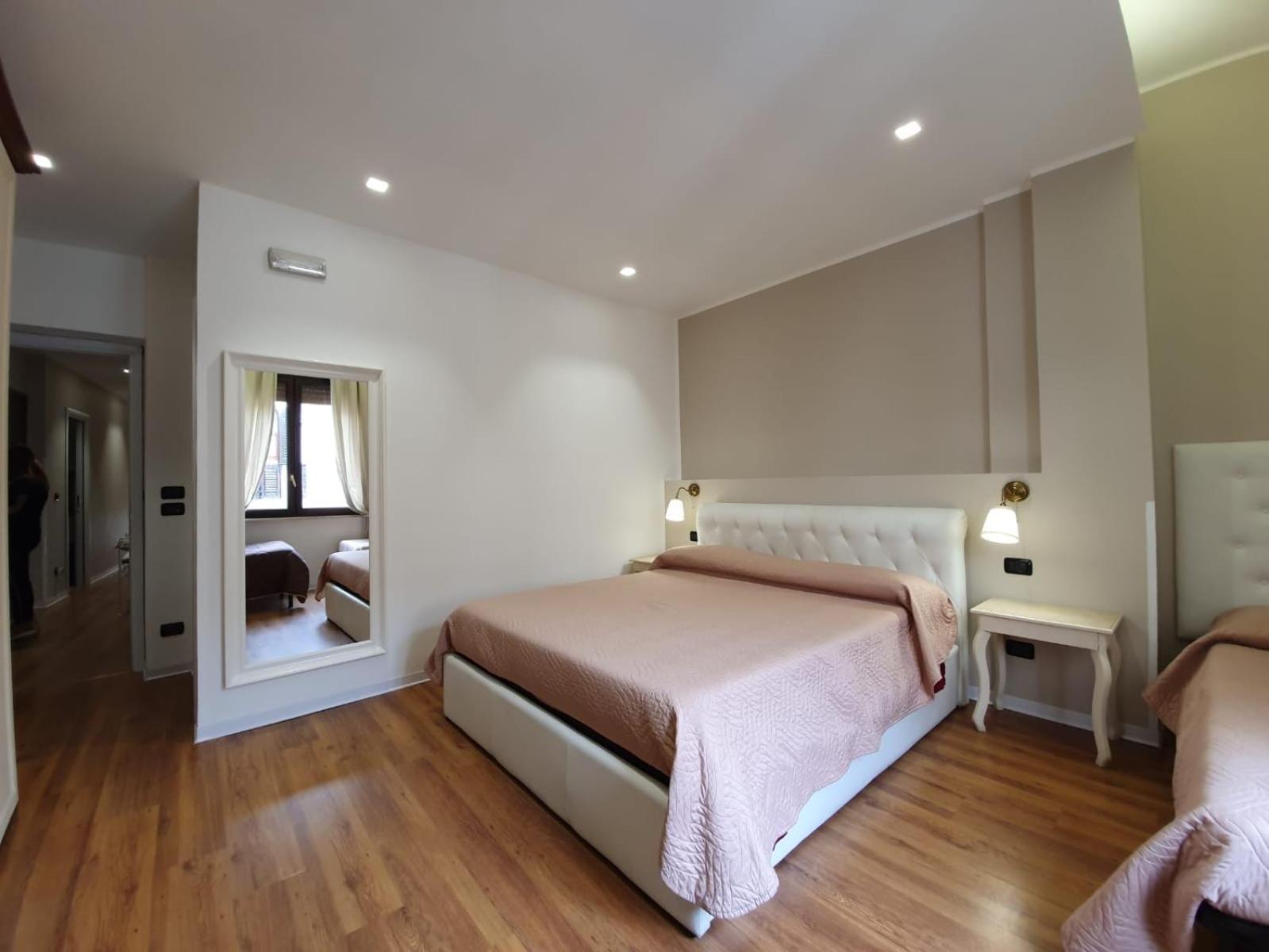 Quadruple Room - Photo 7