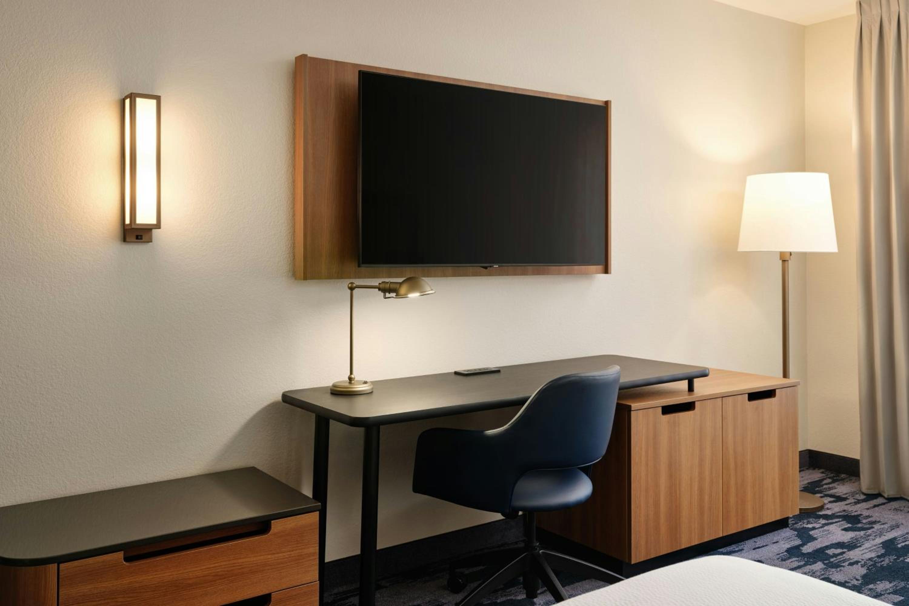 Queen Room with Two Queen Beds and Bathtub - Mobility Access/Hearing Accessible photo 2