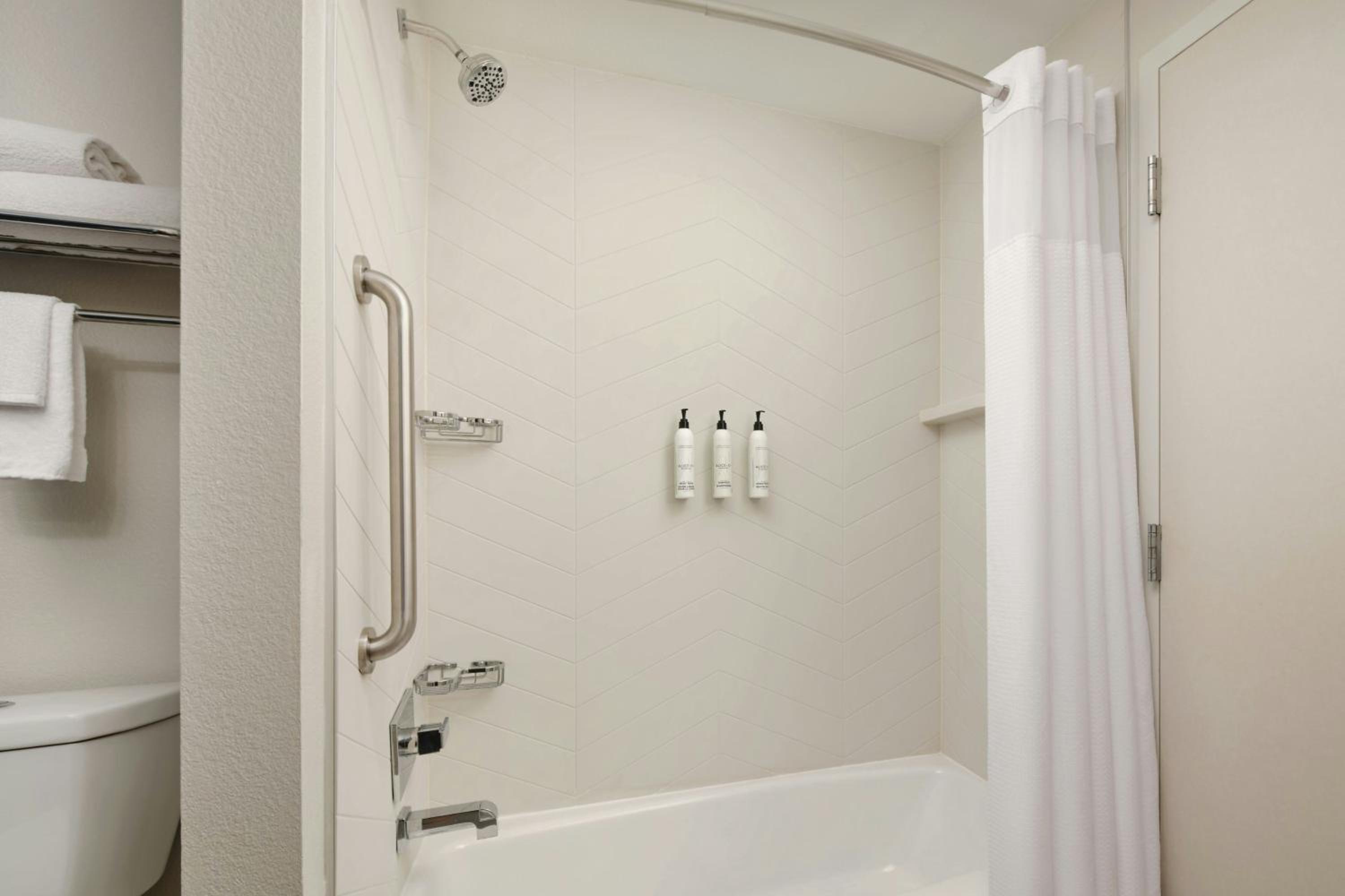 Queen Room with Two Queen Beds - Hearing Accessible photo 3