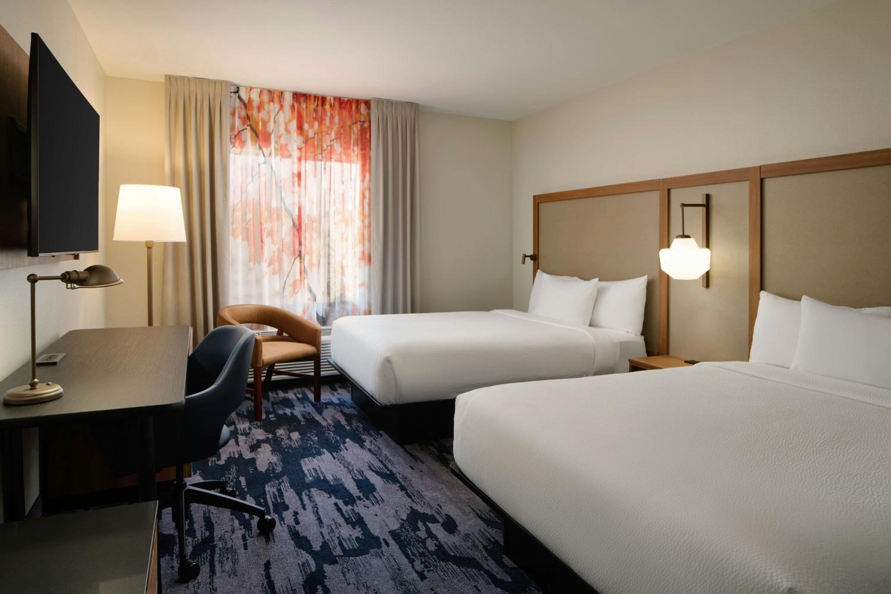 Queen Room with Two Queen Beds photo 1