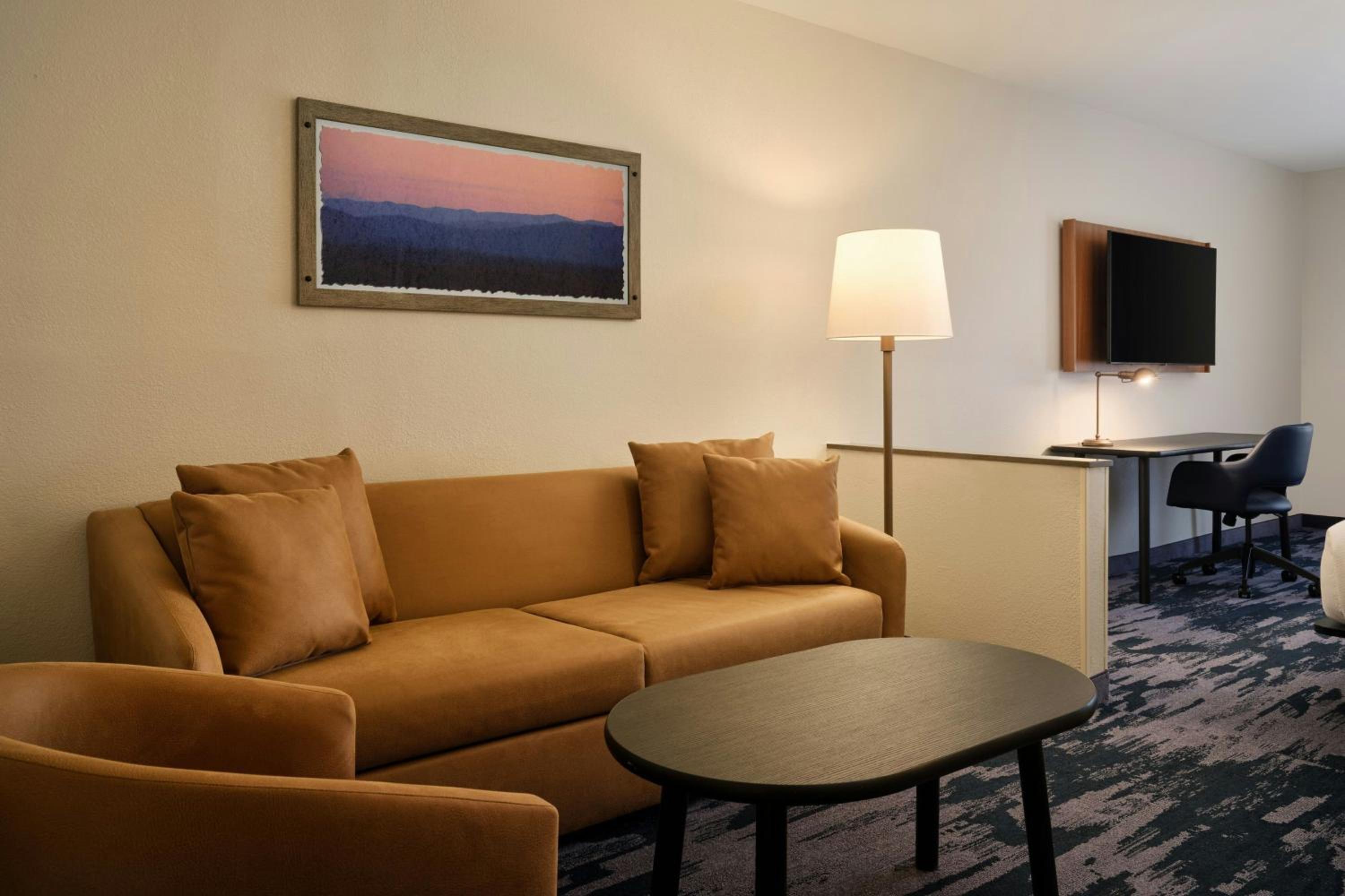 Queen Suite with Two Queen Beds, Bathtub and Sofa Bed - Mobility Access photo 2