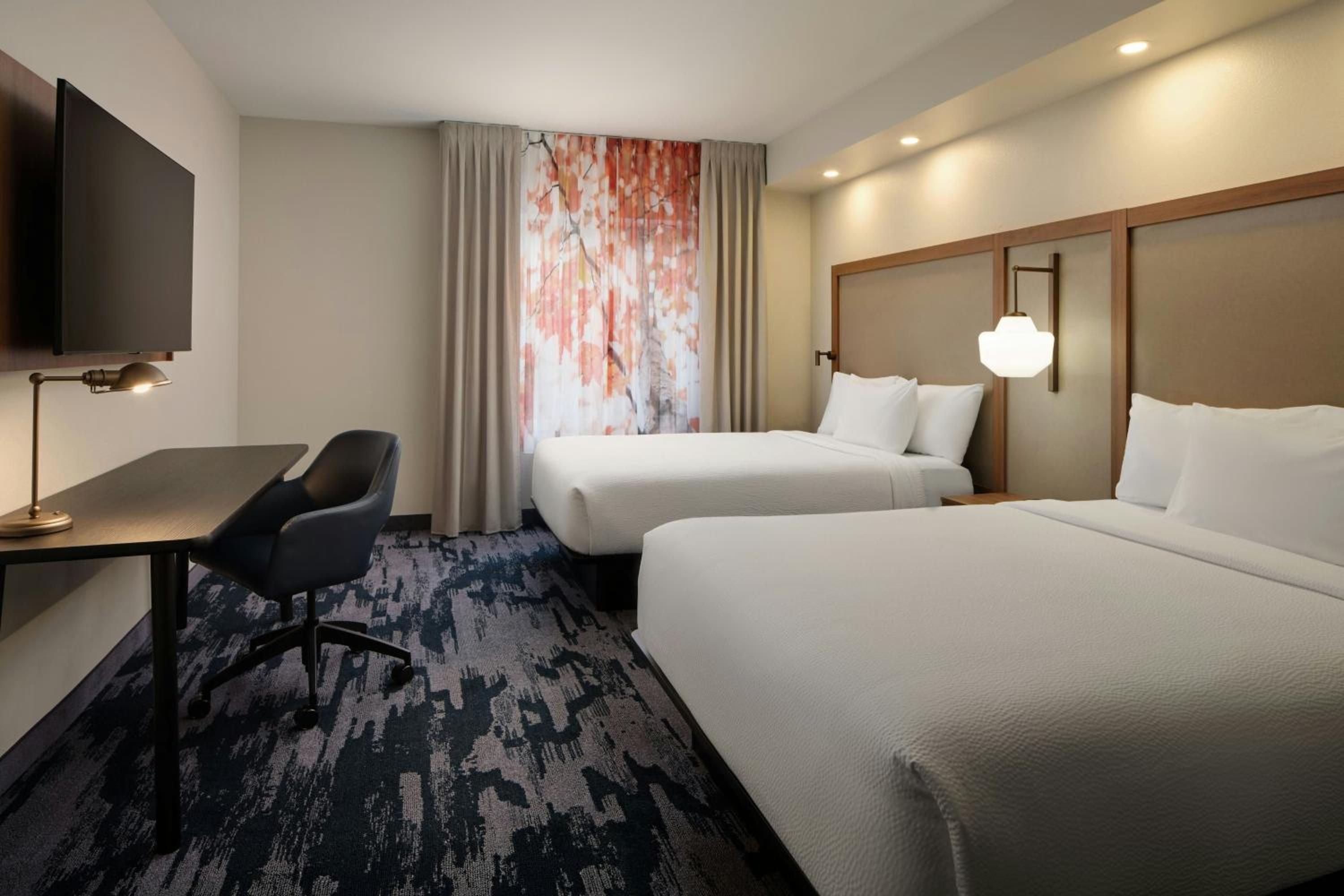 Queen Suite with Two Queen Beds, Bathtub and Sofa Bed - Mobility Access photo 3