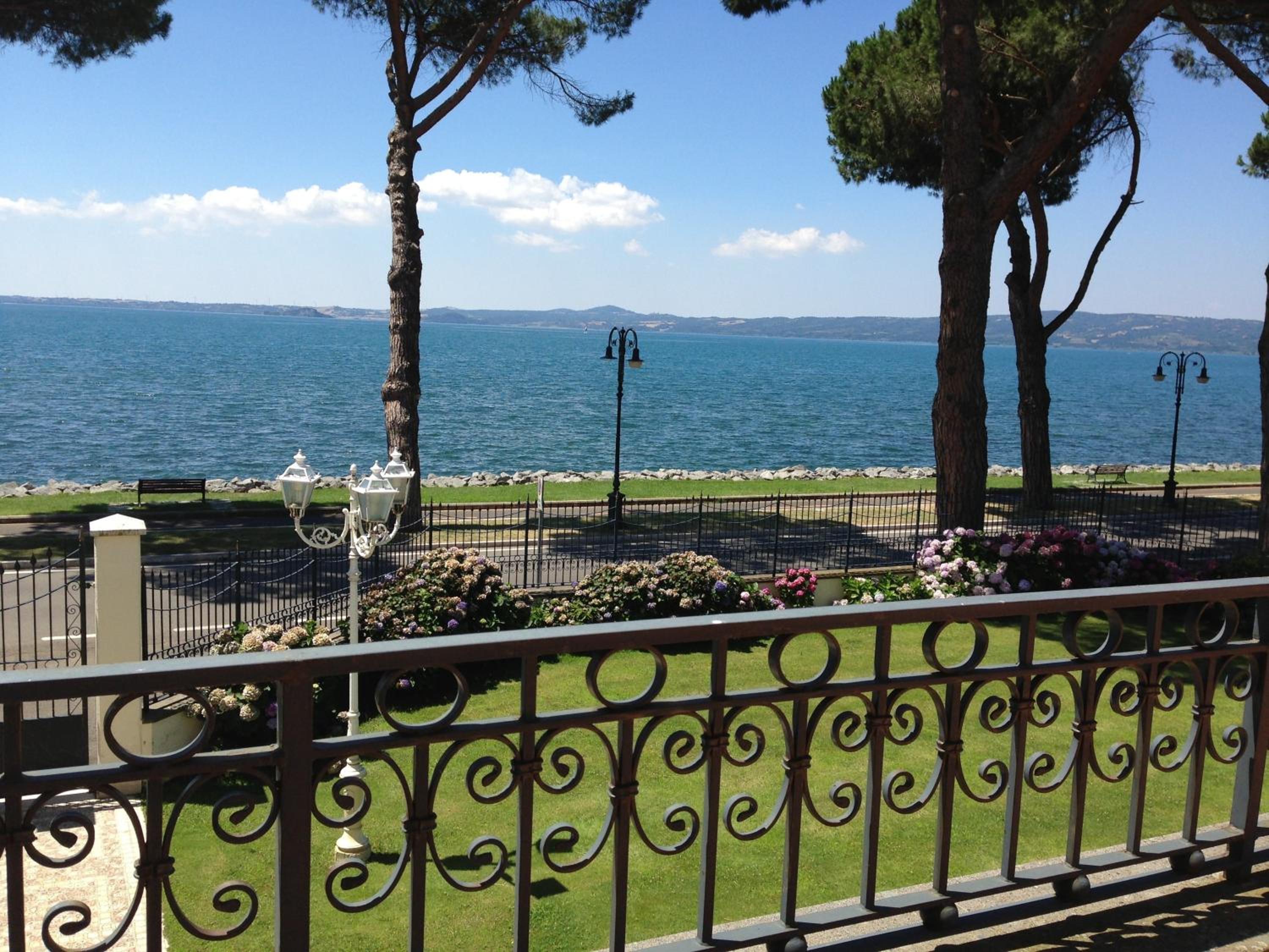 Superior Double Room with Balcony and Lake View - Photo 8