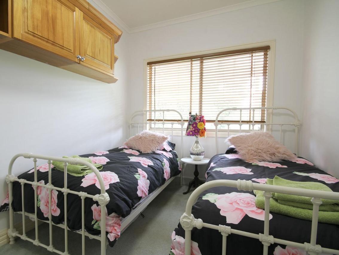 Twin Room with Bathroom photo 1