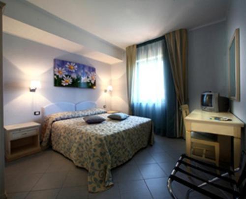 Double or Twin Room photo 3