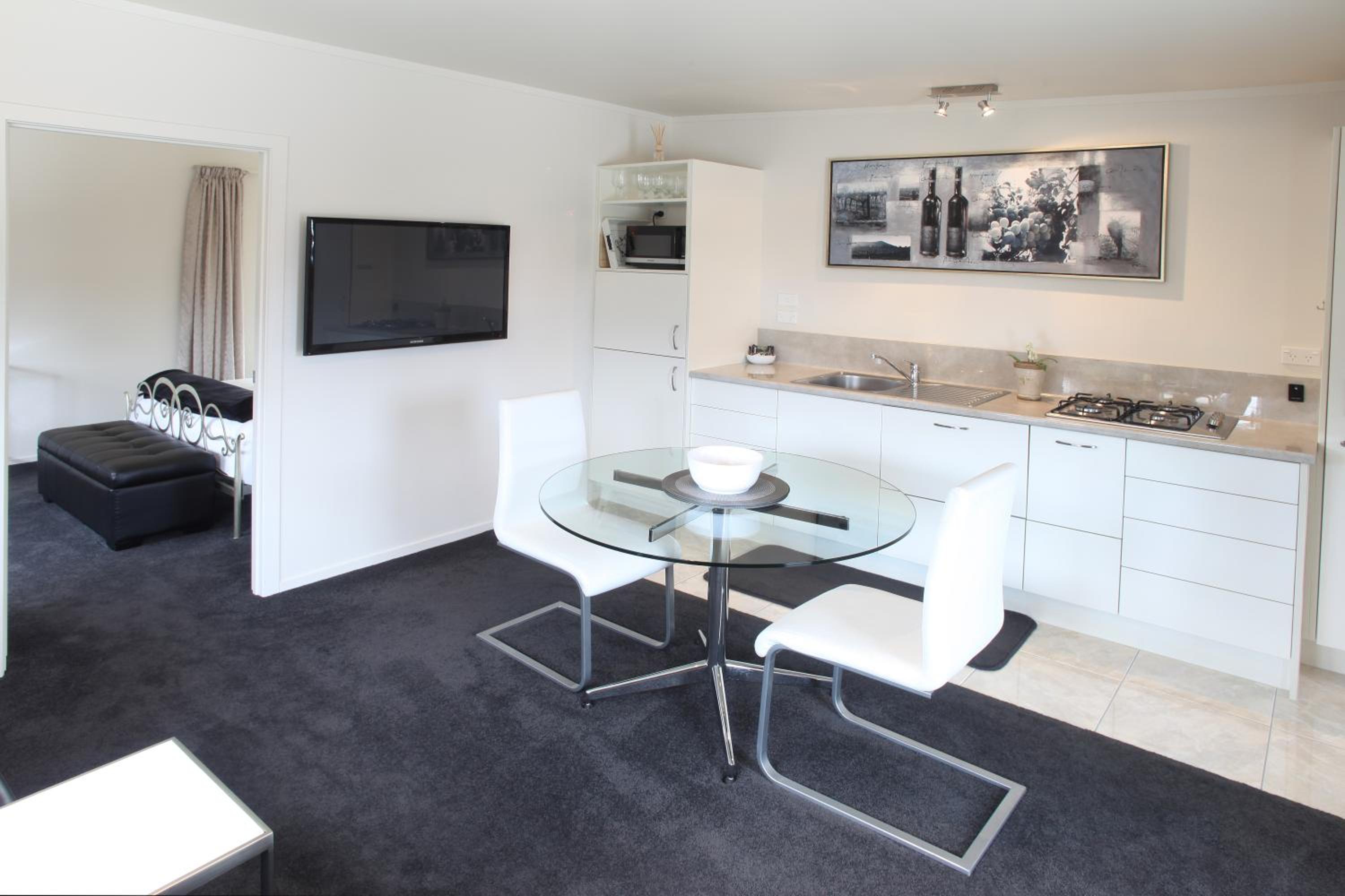 One-Bedroom Apartment - Photo 8