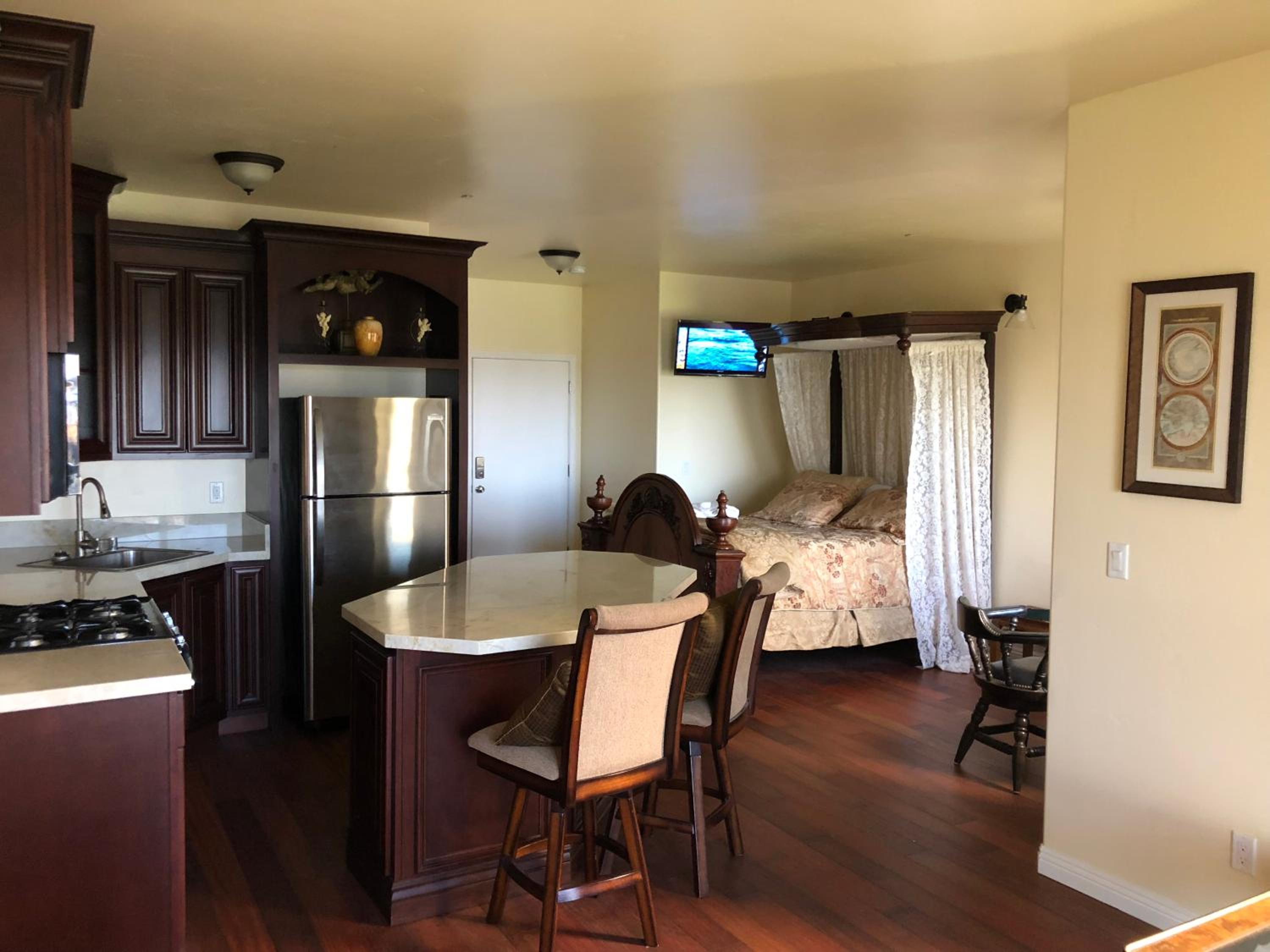 Deluxe Suite with Sea View - Photo 1