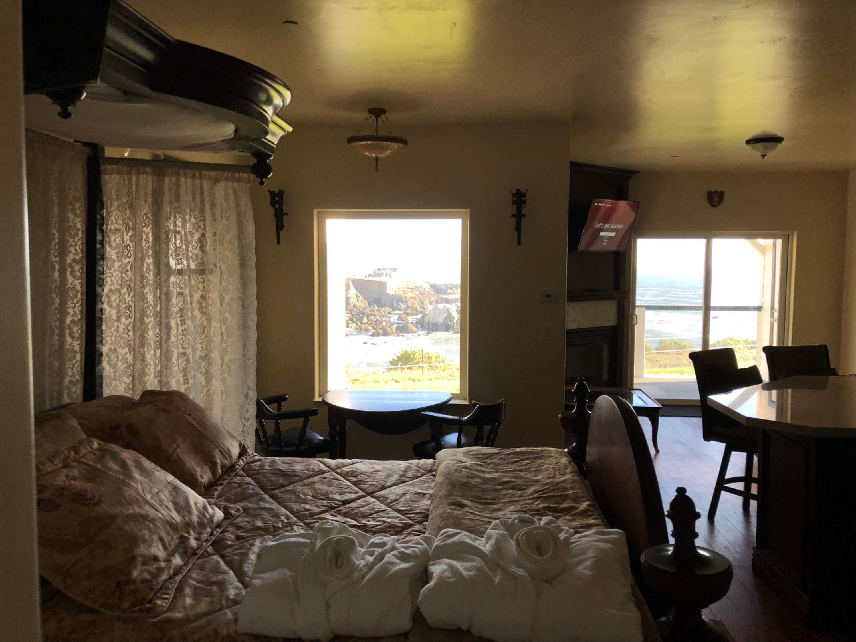 Deluxe Suite with Sea View - Photo 2