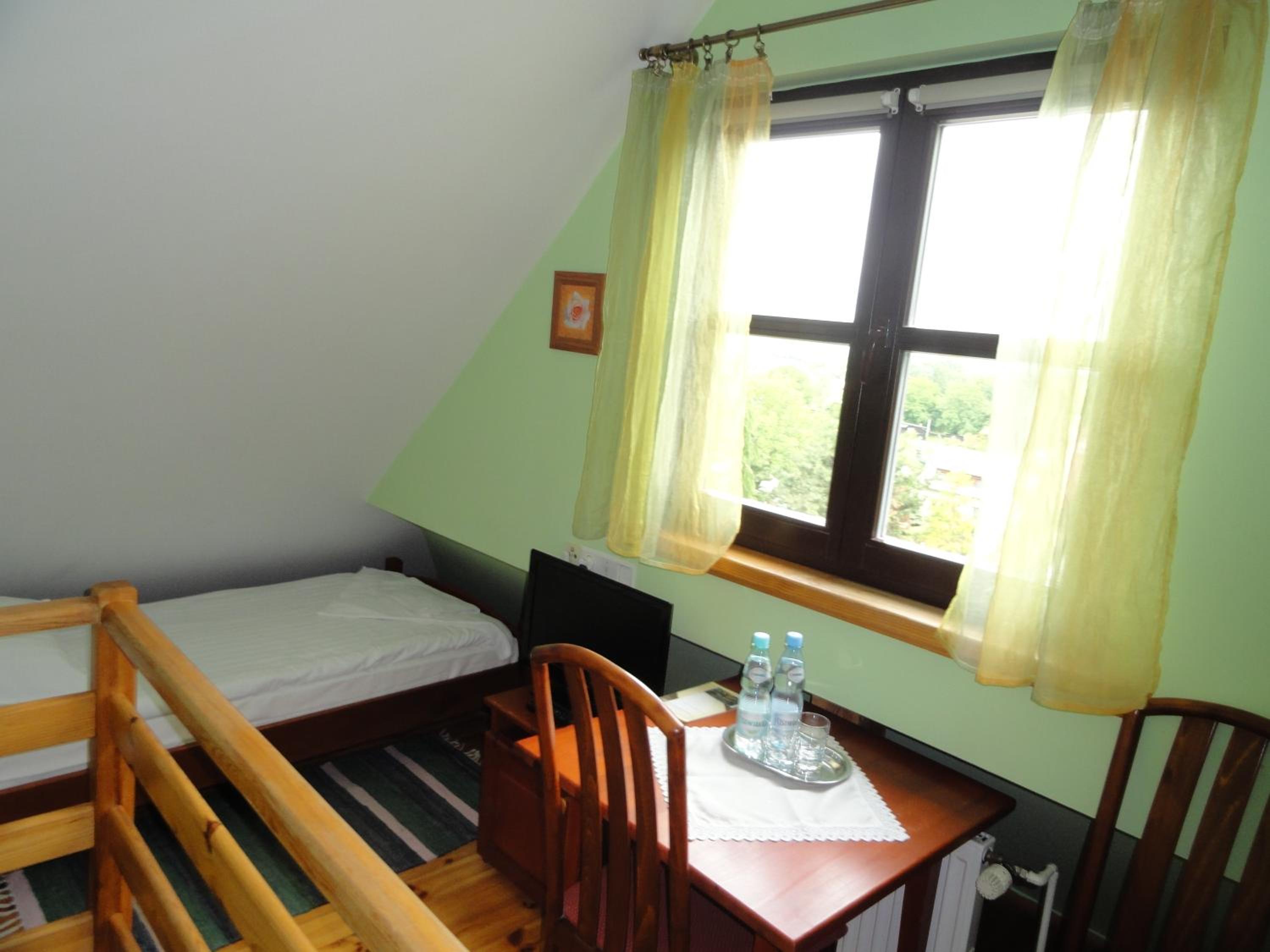 Twin Room with Private External Bathroom photo 2