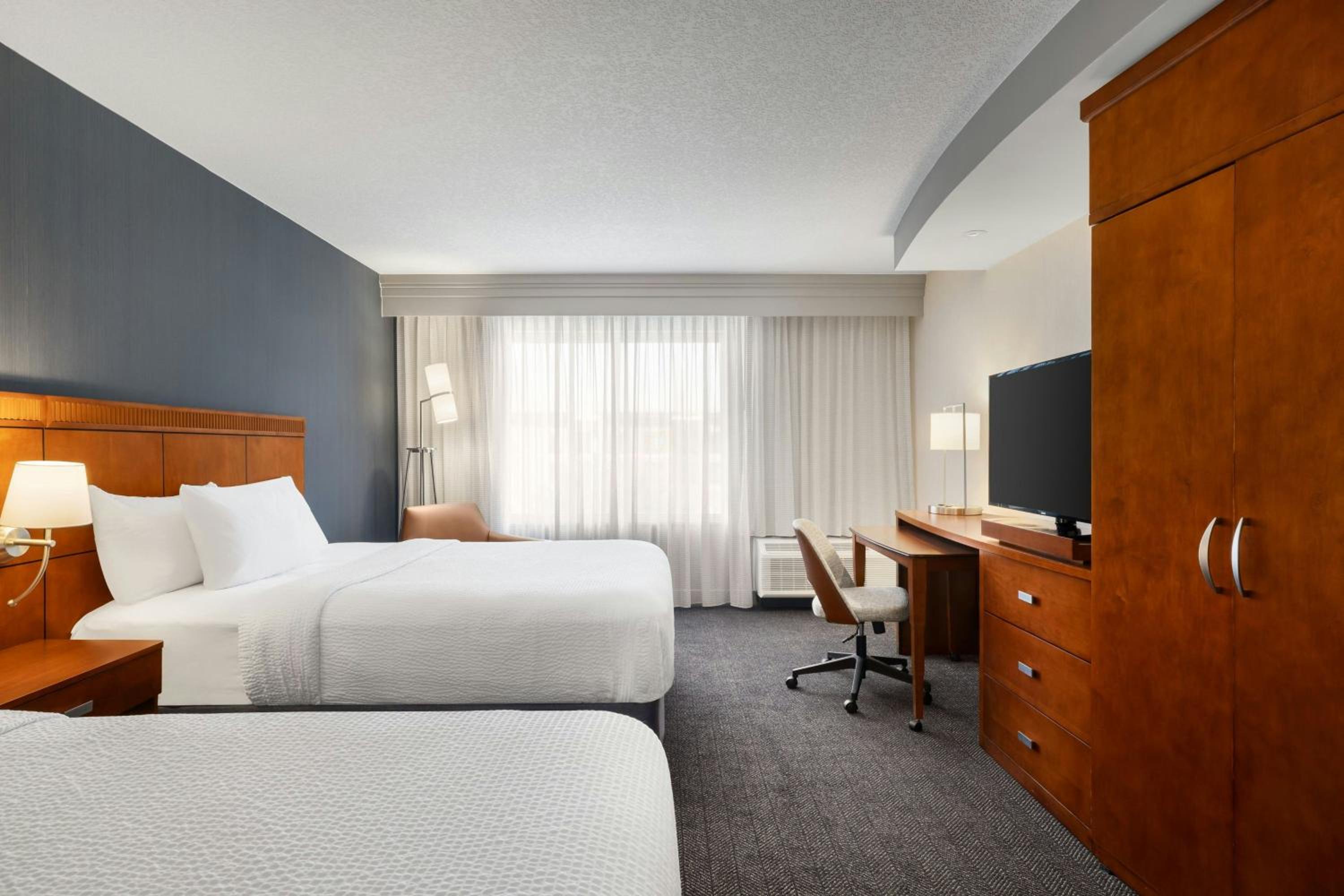 Queen Room with Two Queen Beds and Bathtub - Mobility Access/Hearing Accessible