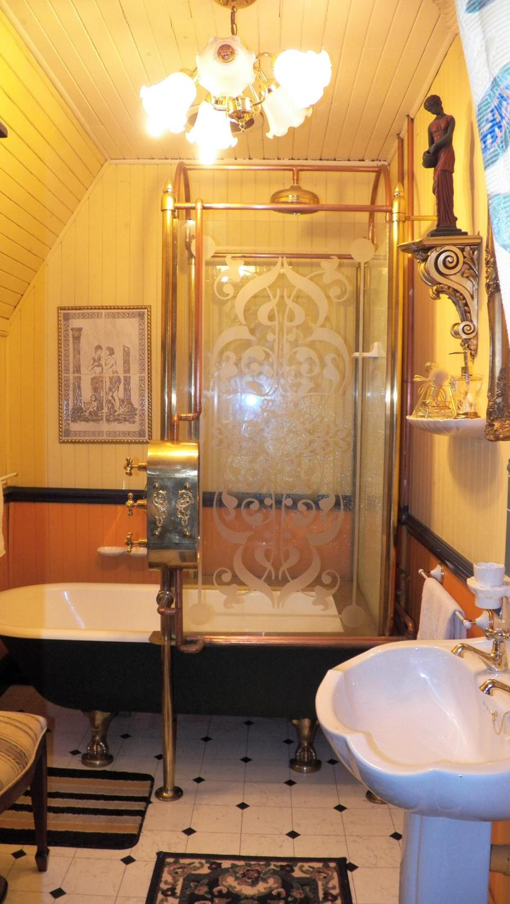 Deluxe Double Room with Bath - Photo 4