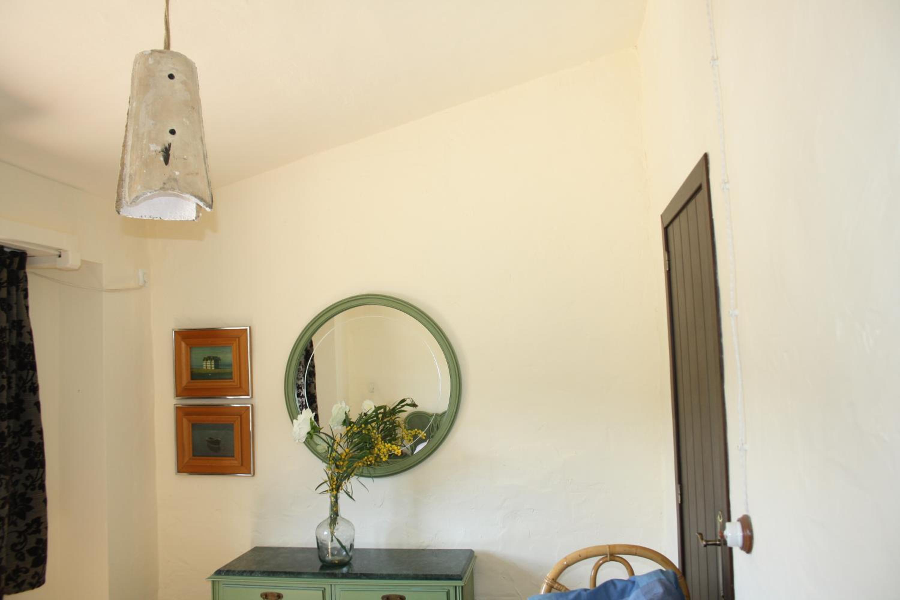 Seven-Bedroom House - Photo 9