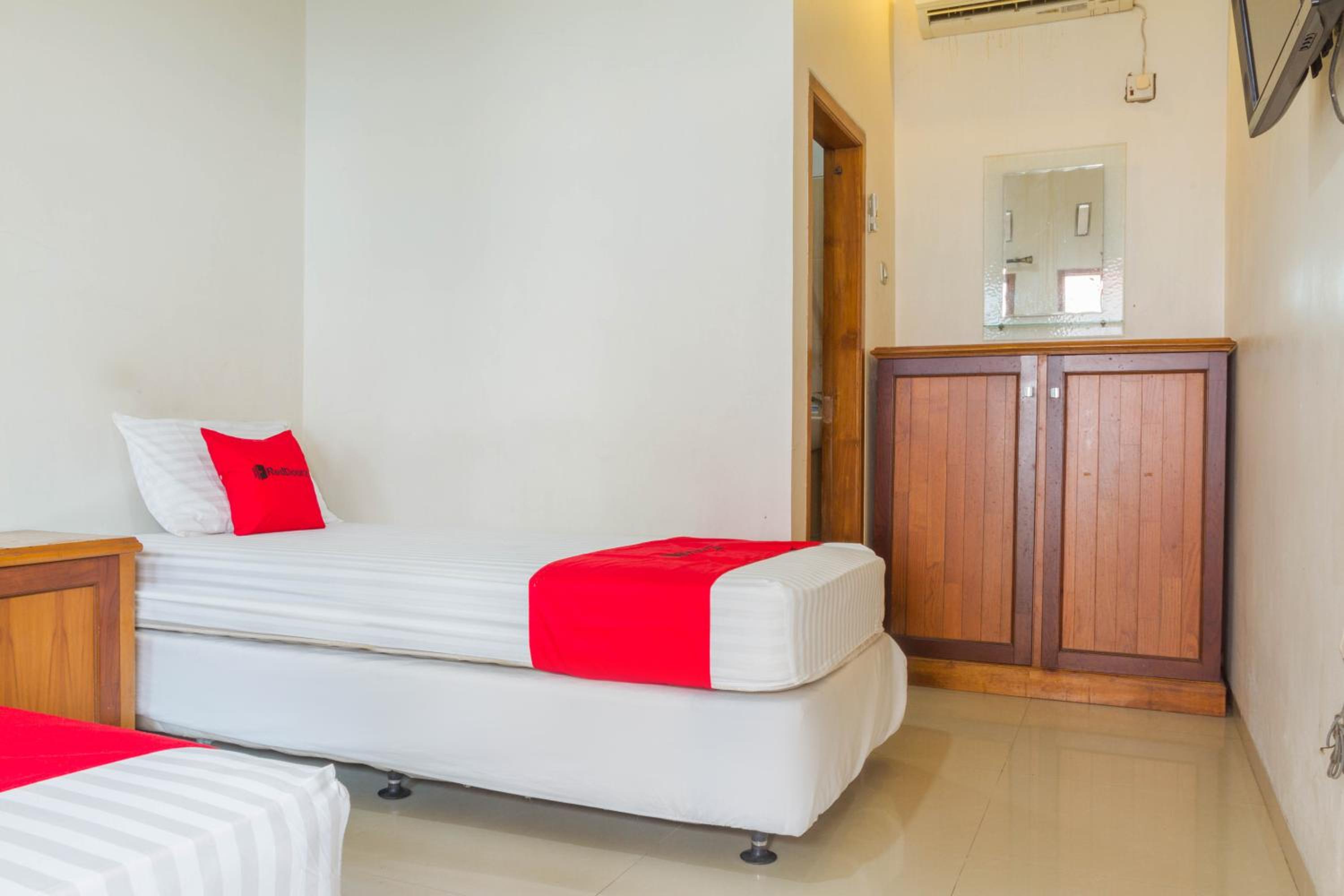 Twin Room - Photo 8