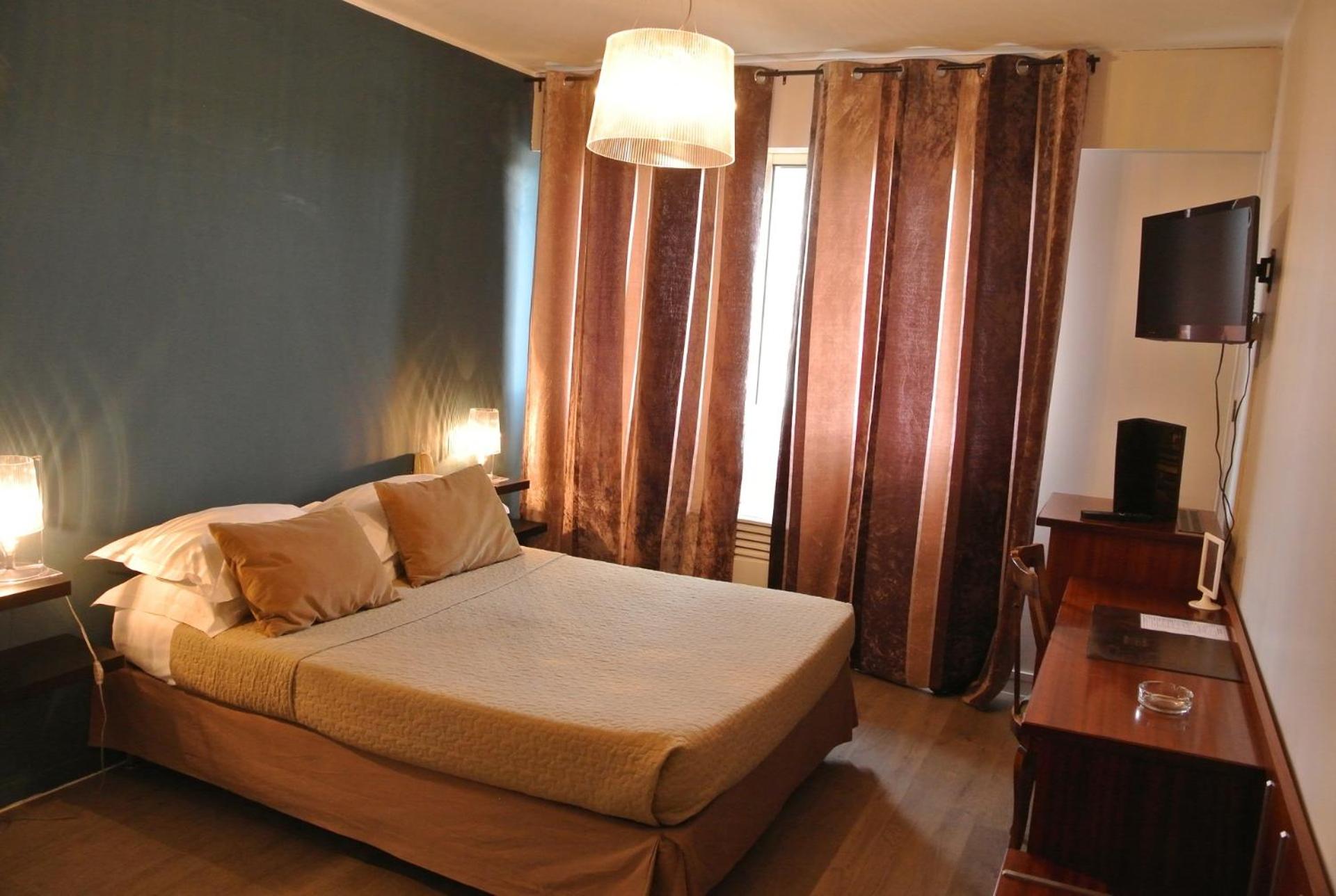 Standard Double Room - Photo 10
