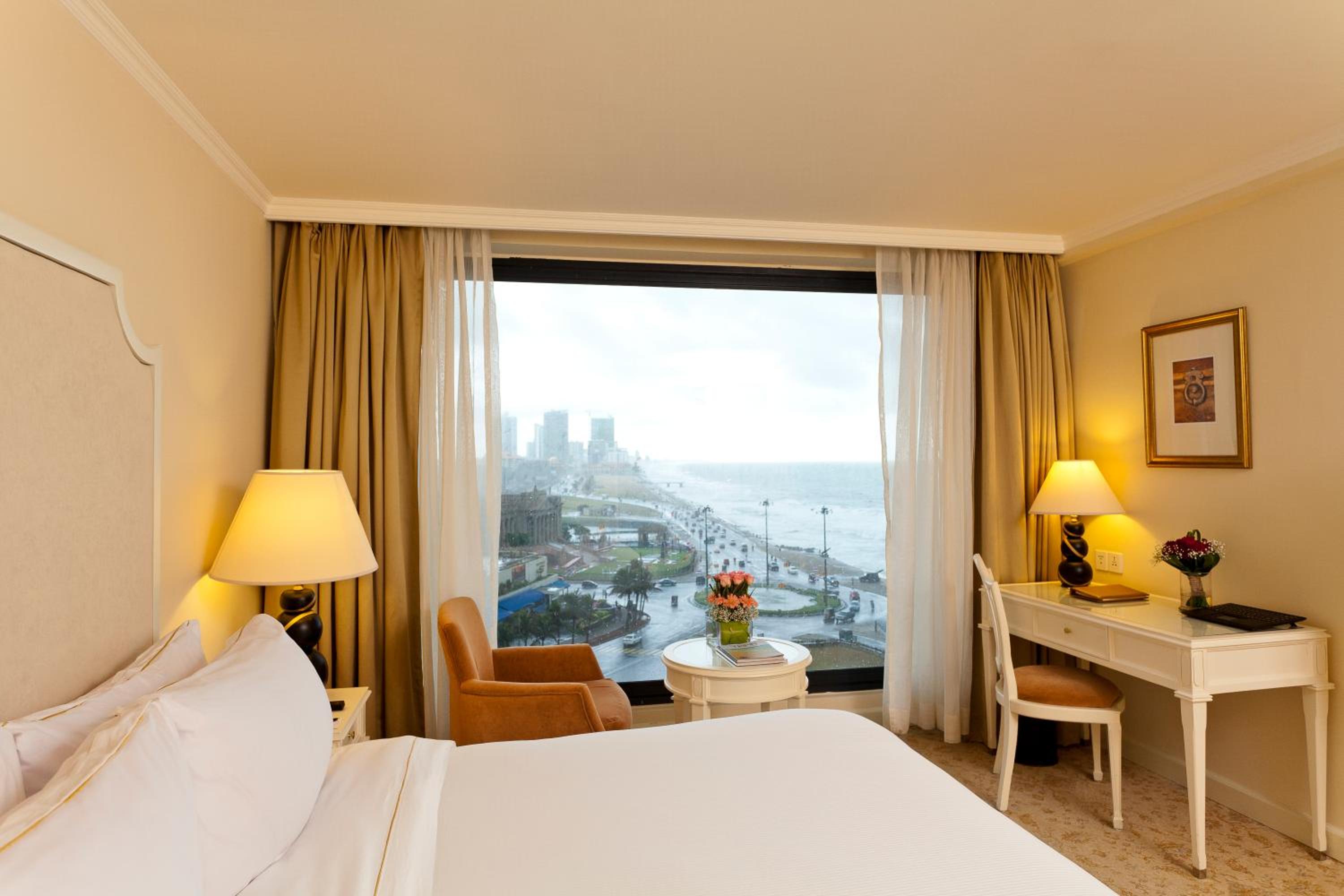 Executive Room with Club Lounge Access - Photo 9