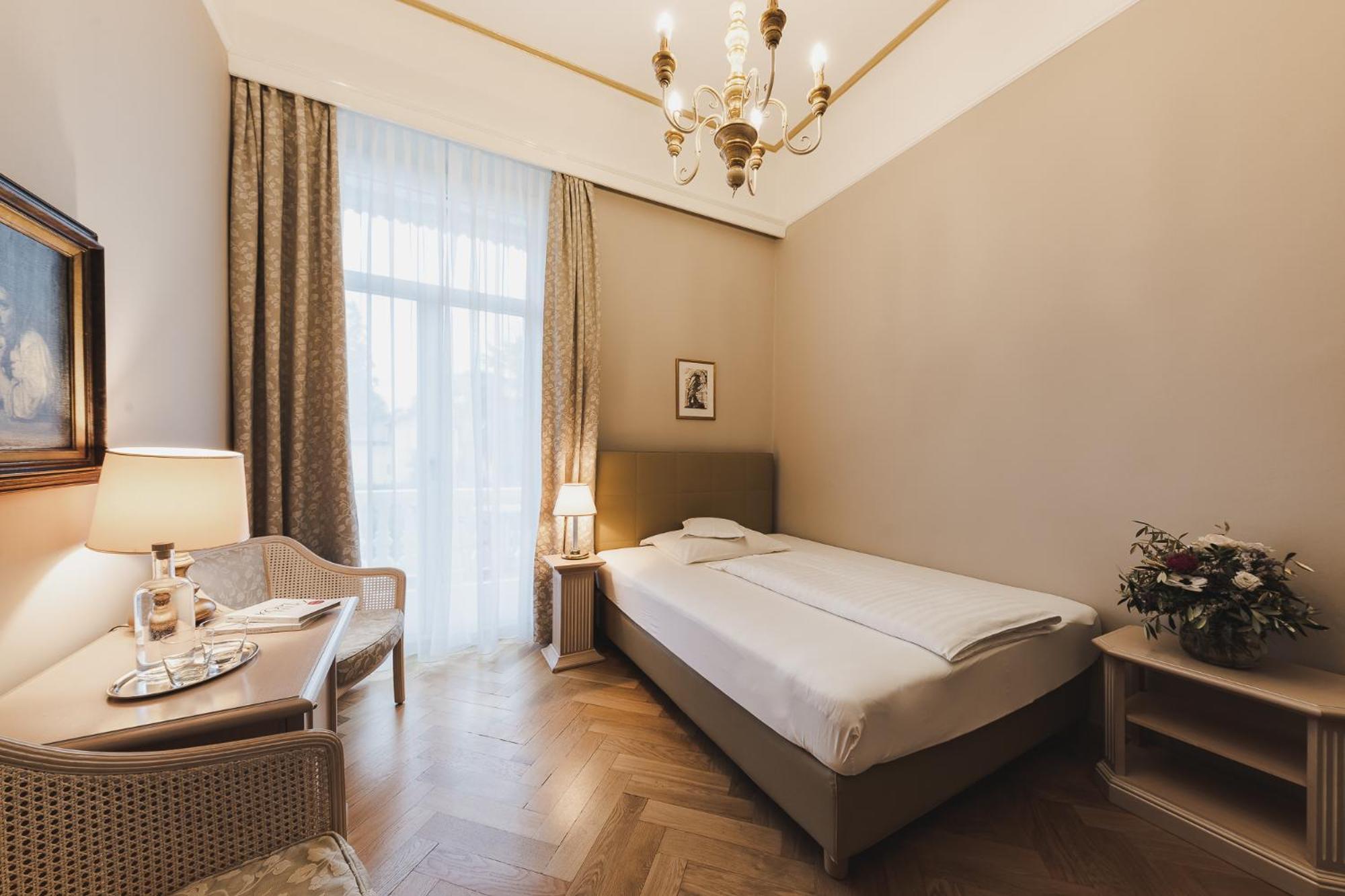 Single Room photo 2