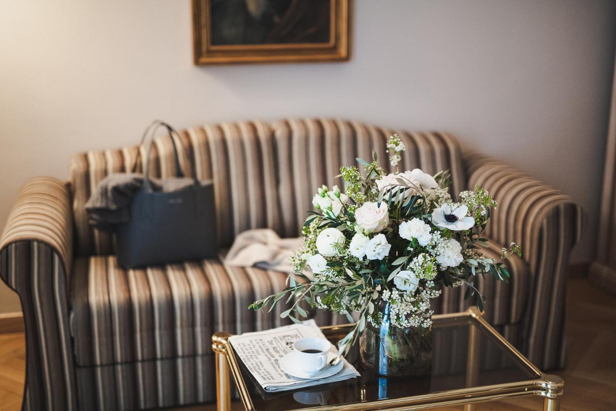 Suite - Photo 1