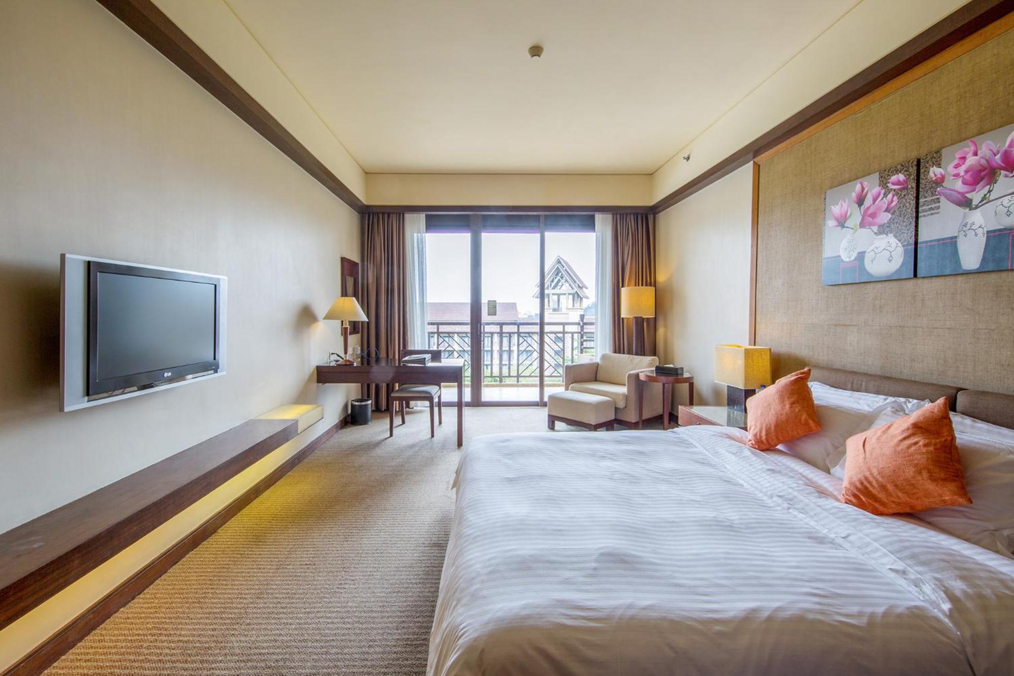 Deluxe Queen Room