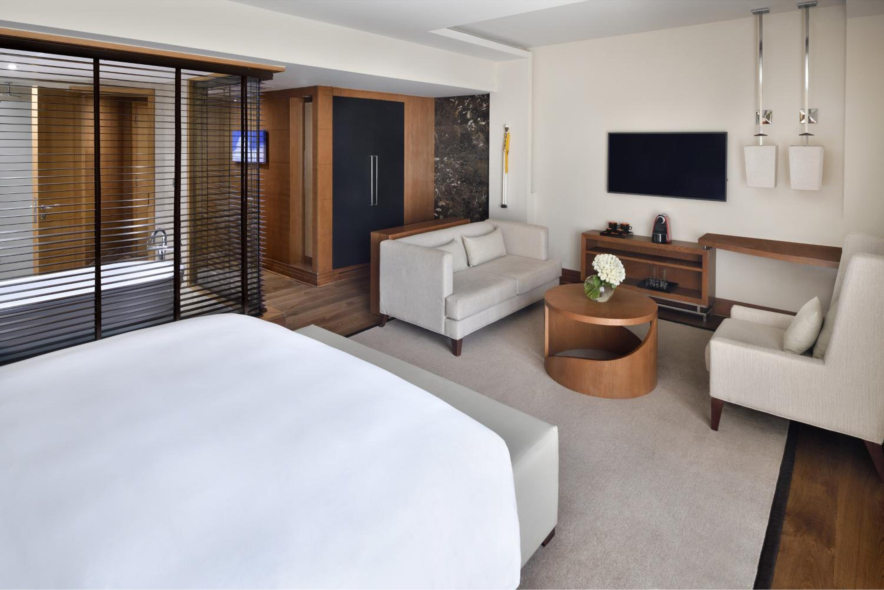 Junior Suite, Executive lounge access, Junior Suite, 1 King - Photo 2