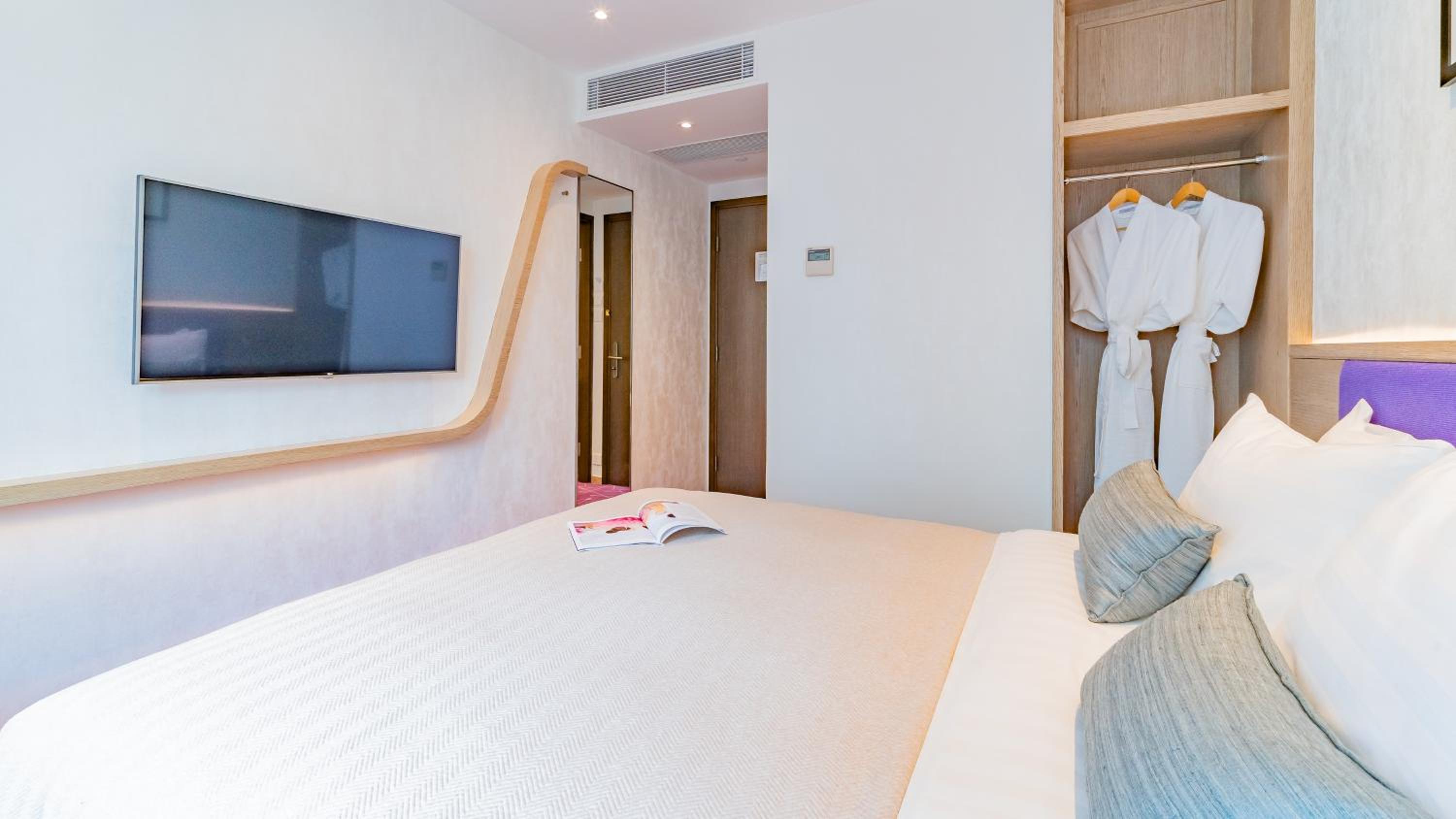 Deluxe Double or Twin Room photo 2