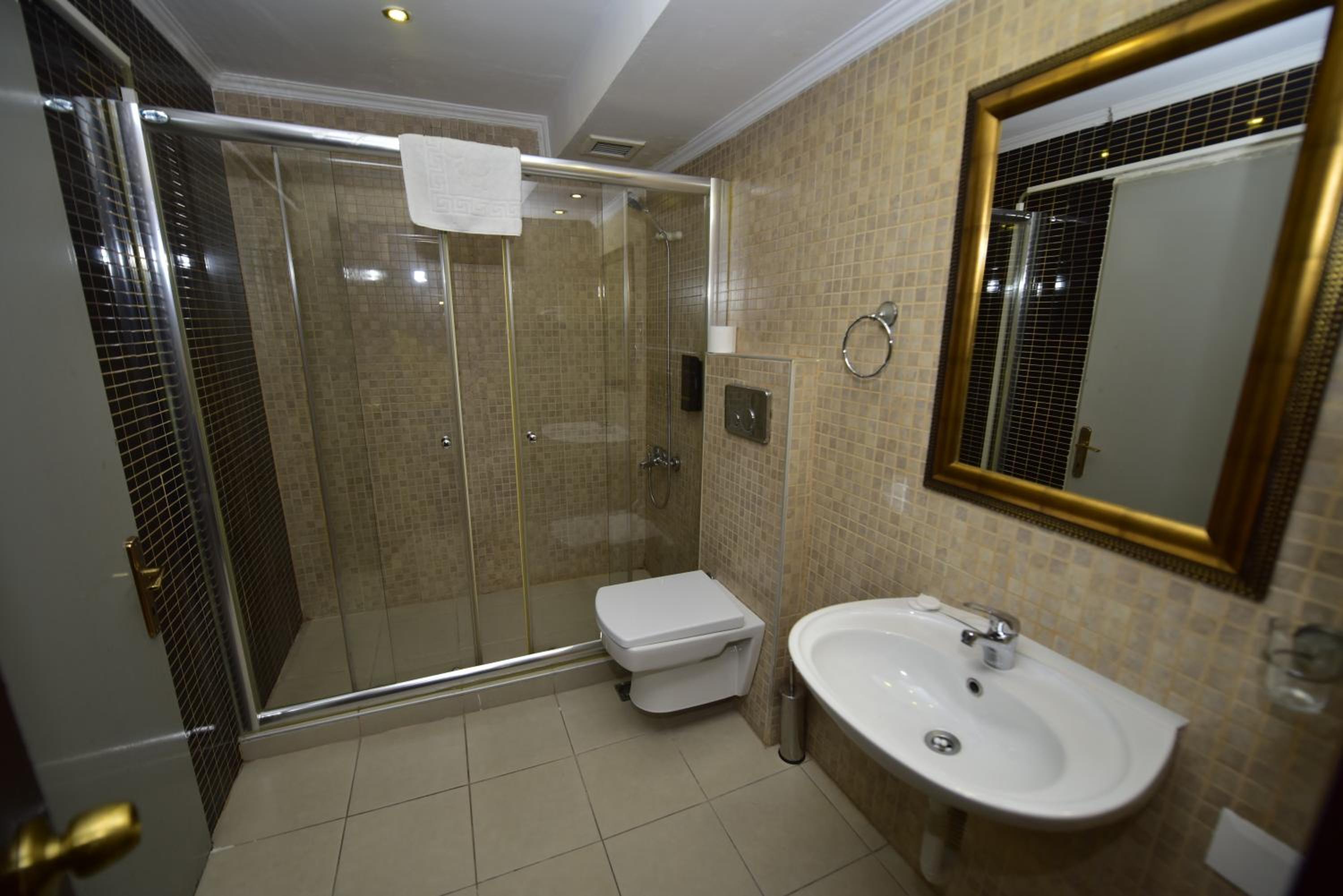Standard Double or Twin Room photo 3