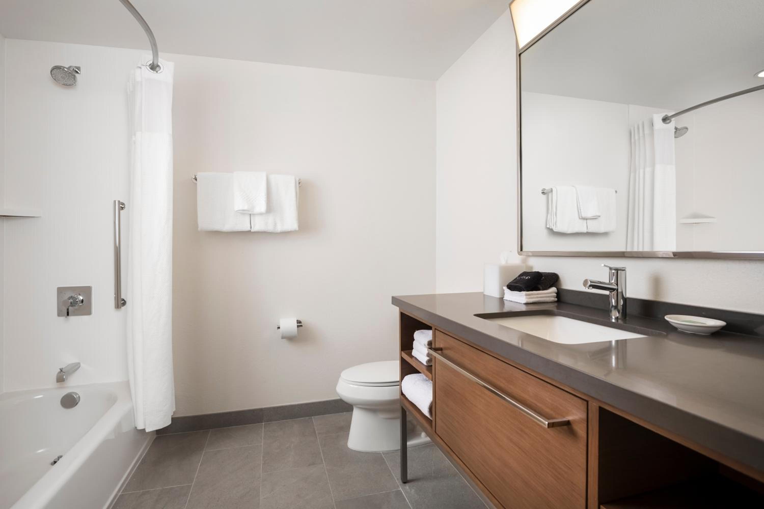 King Room with River View and Sofa Bed - Hearing Accessible
