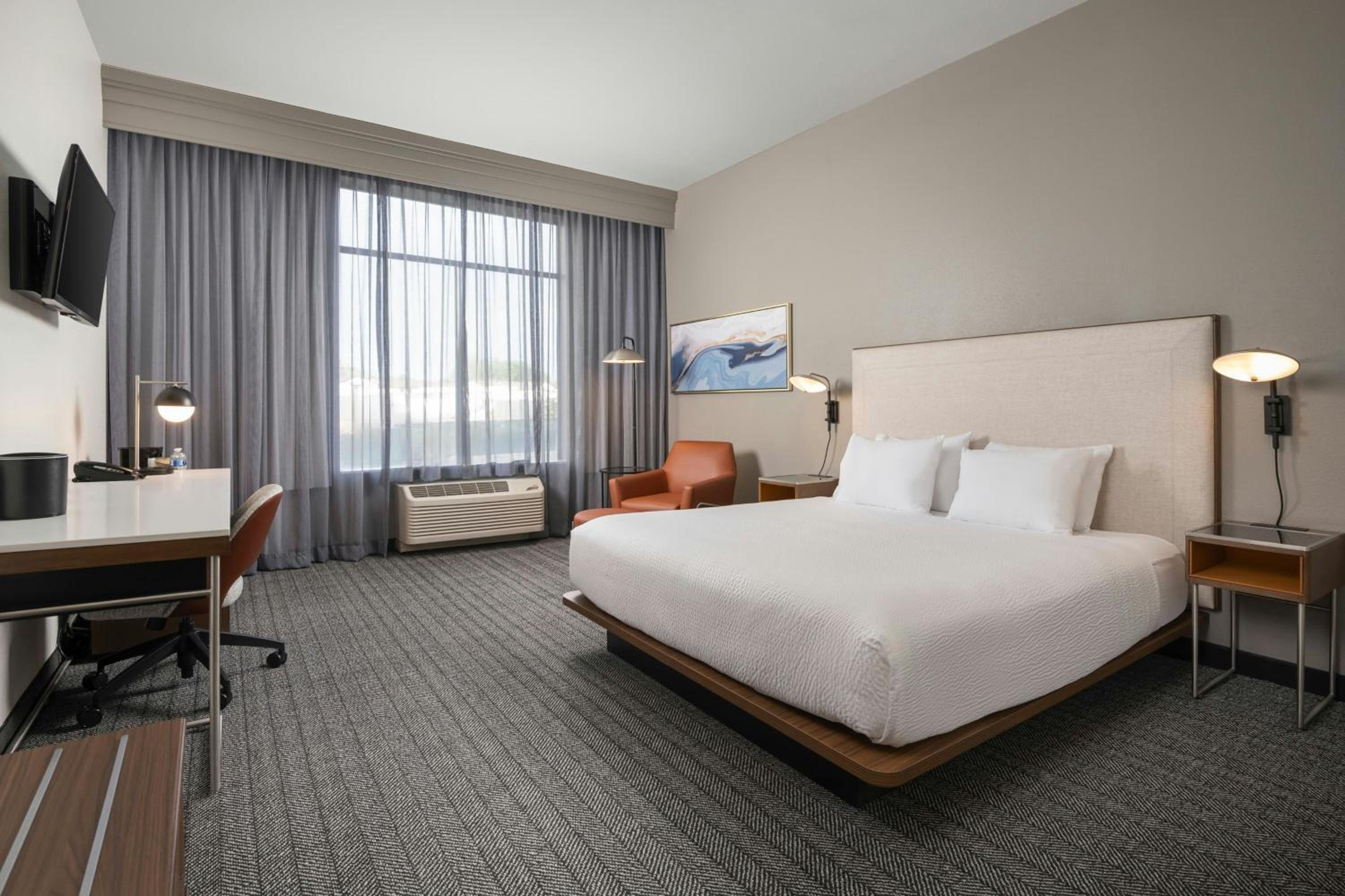 King Room with Roll-In Shower - Mobility Access/Hearing Accessible