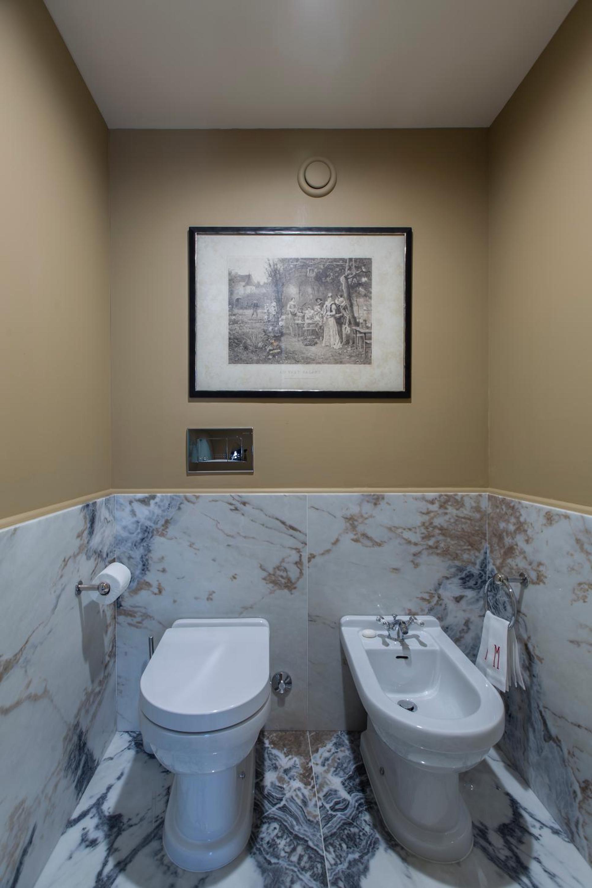 Suite with Balcony and city view photo 3