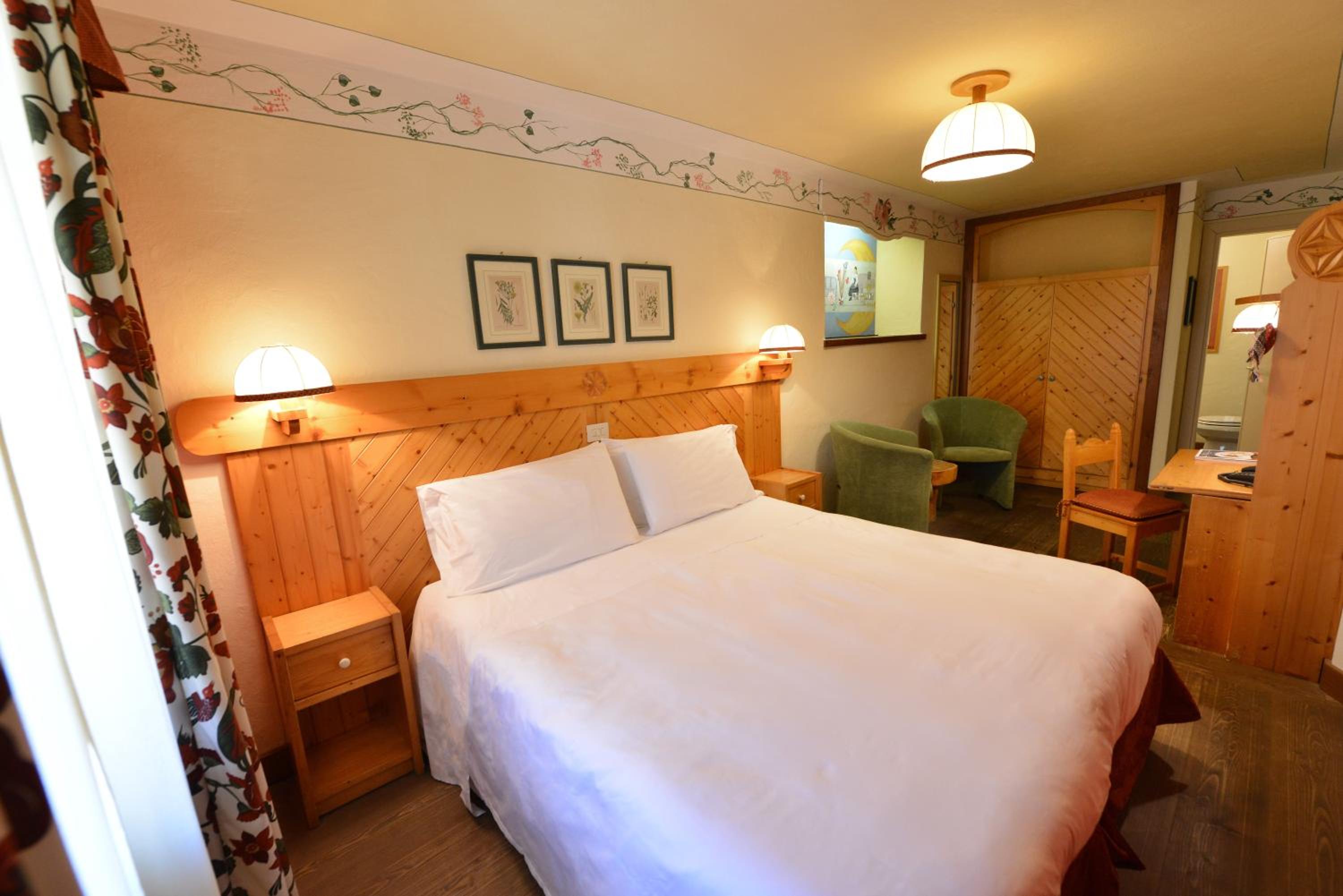 Senior Double or Twin Room with Balcony - Photo 4