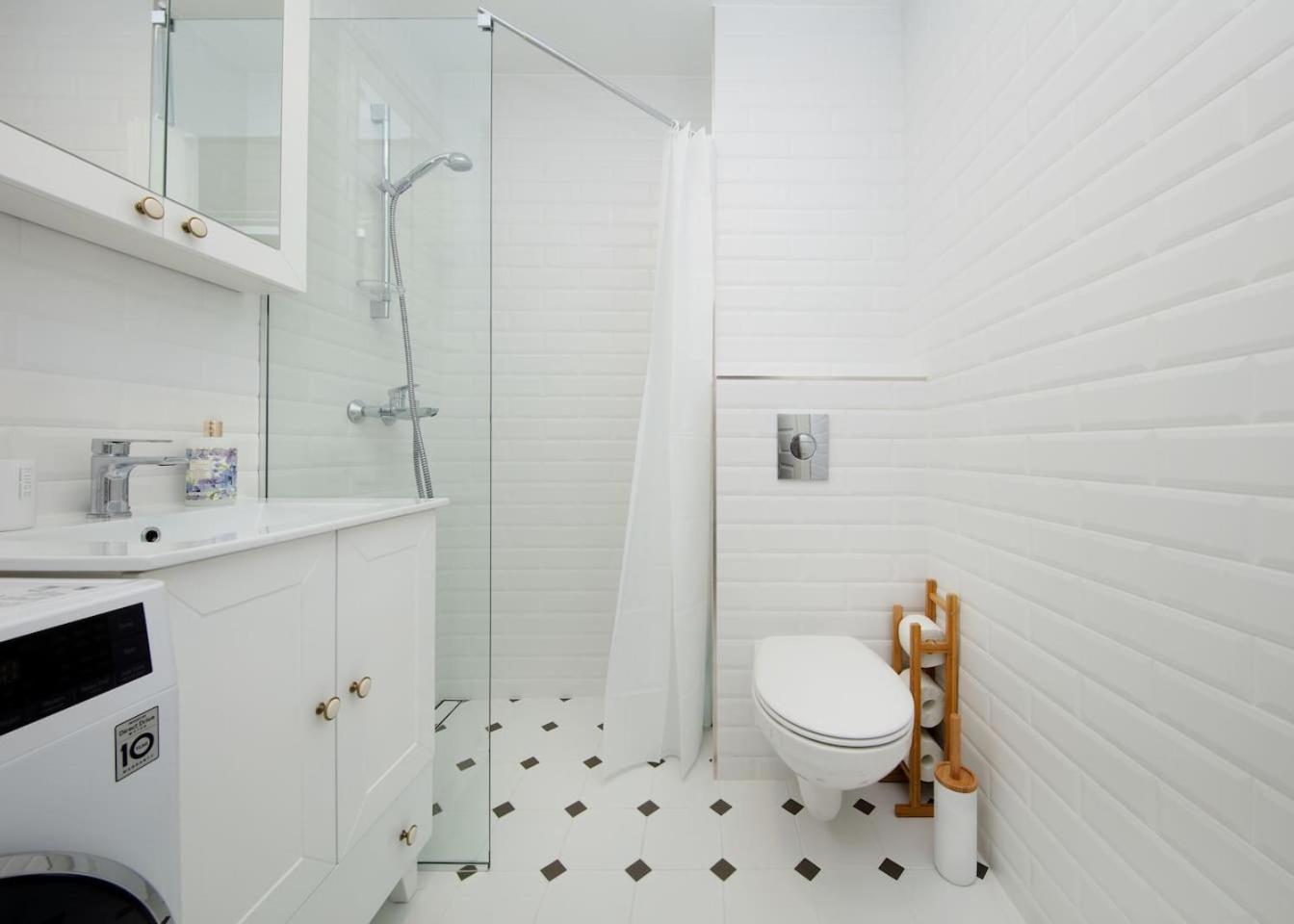 One-Bedroom Apartment - Photo 3