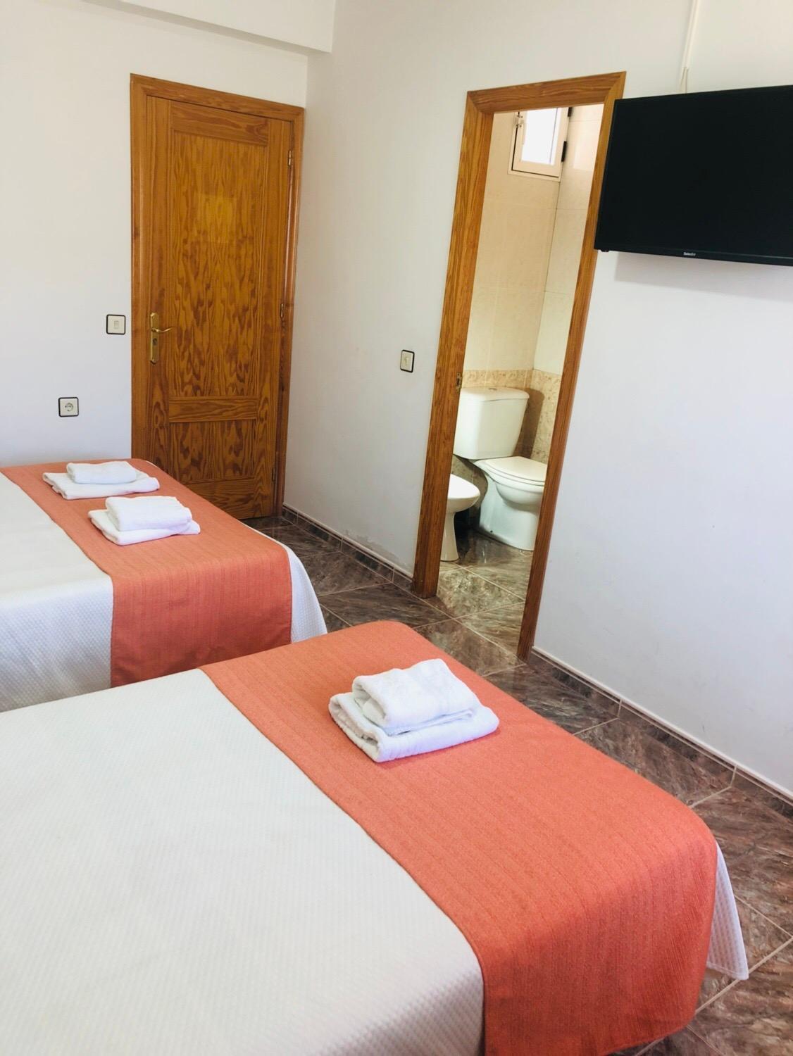 Triple Room - Photo 13