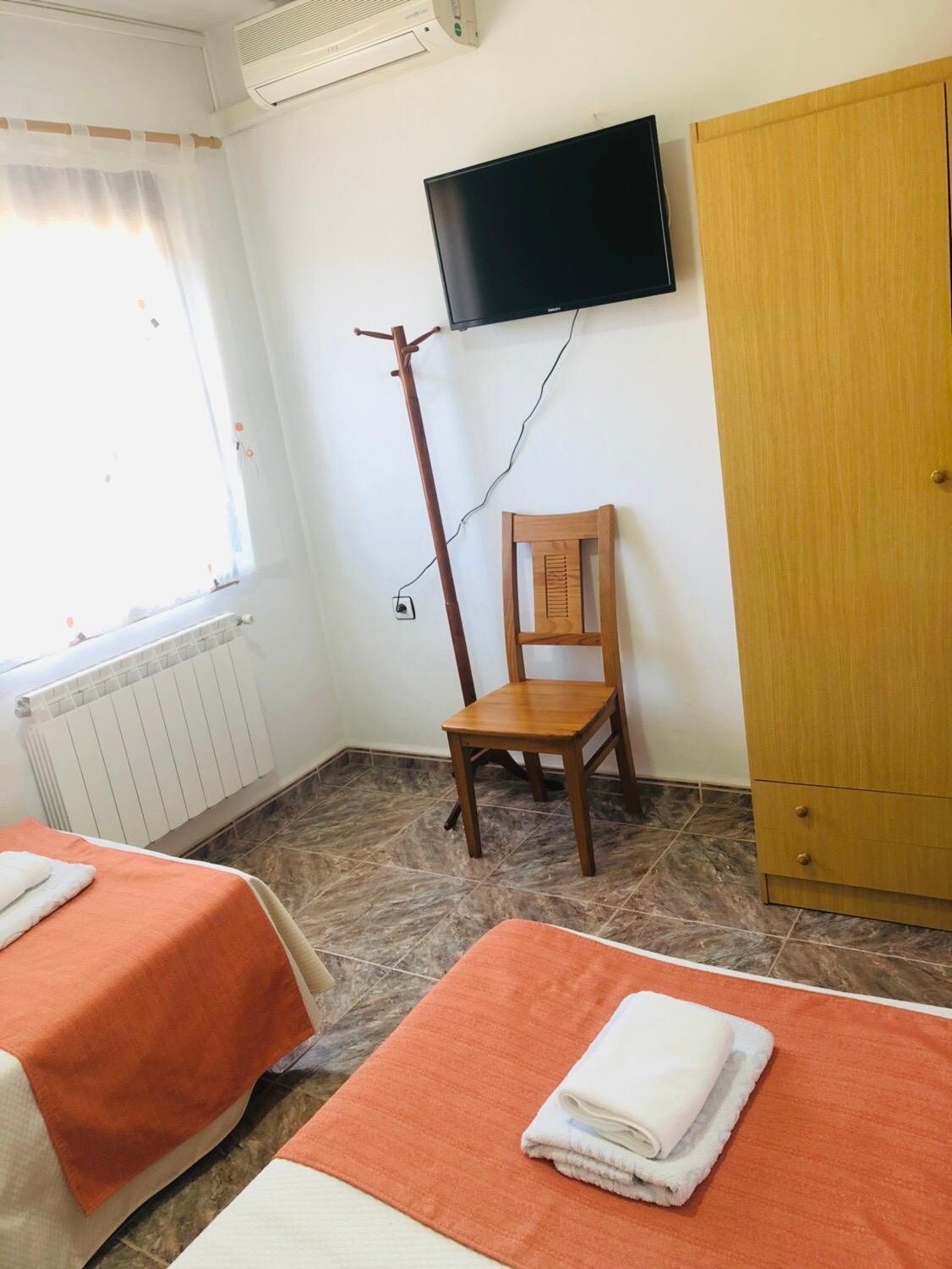 Twin Room - Photo 7