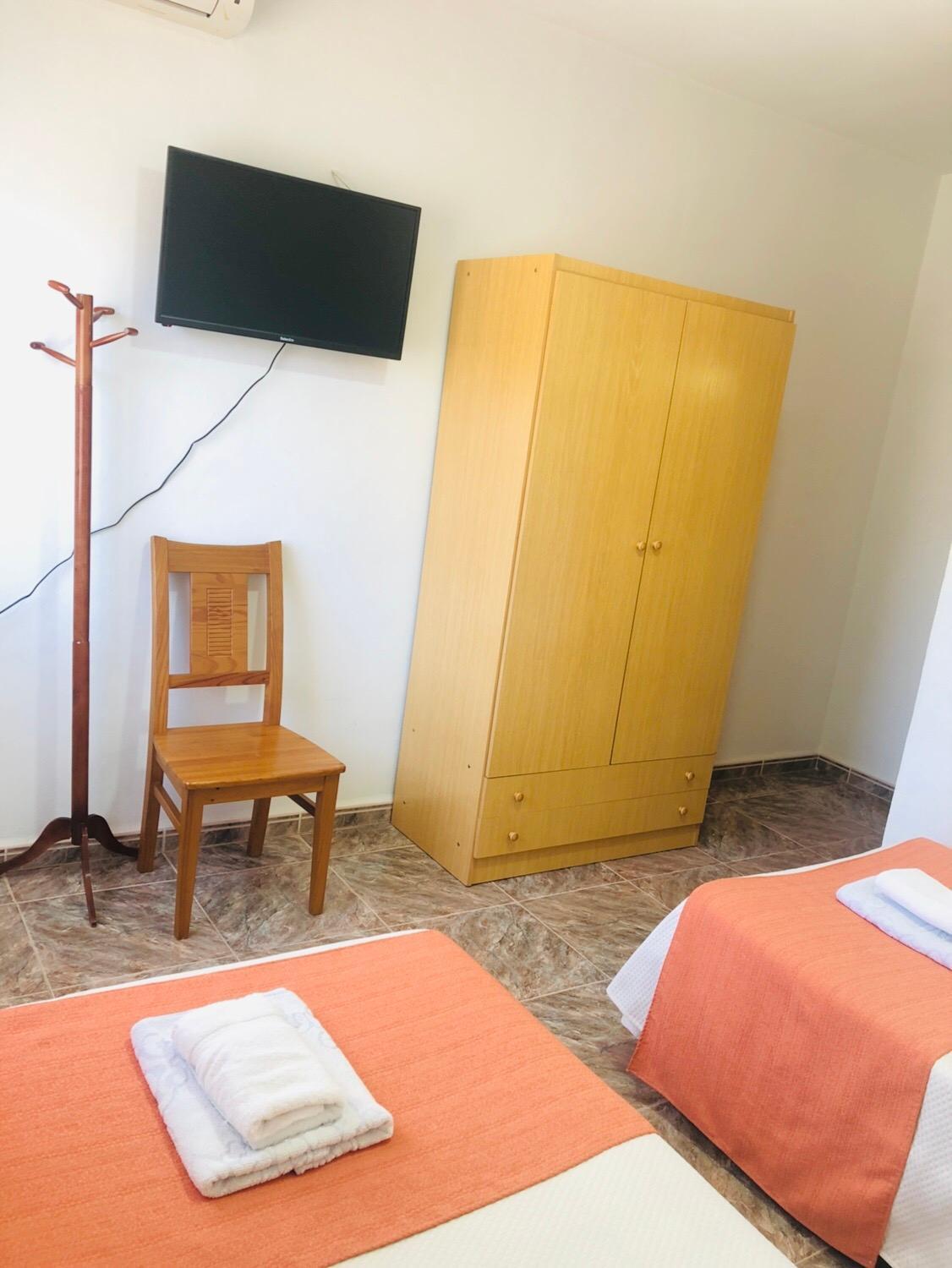 Twin Room - Photo 9