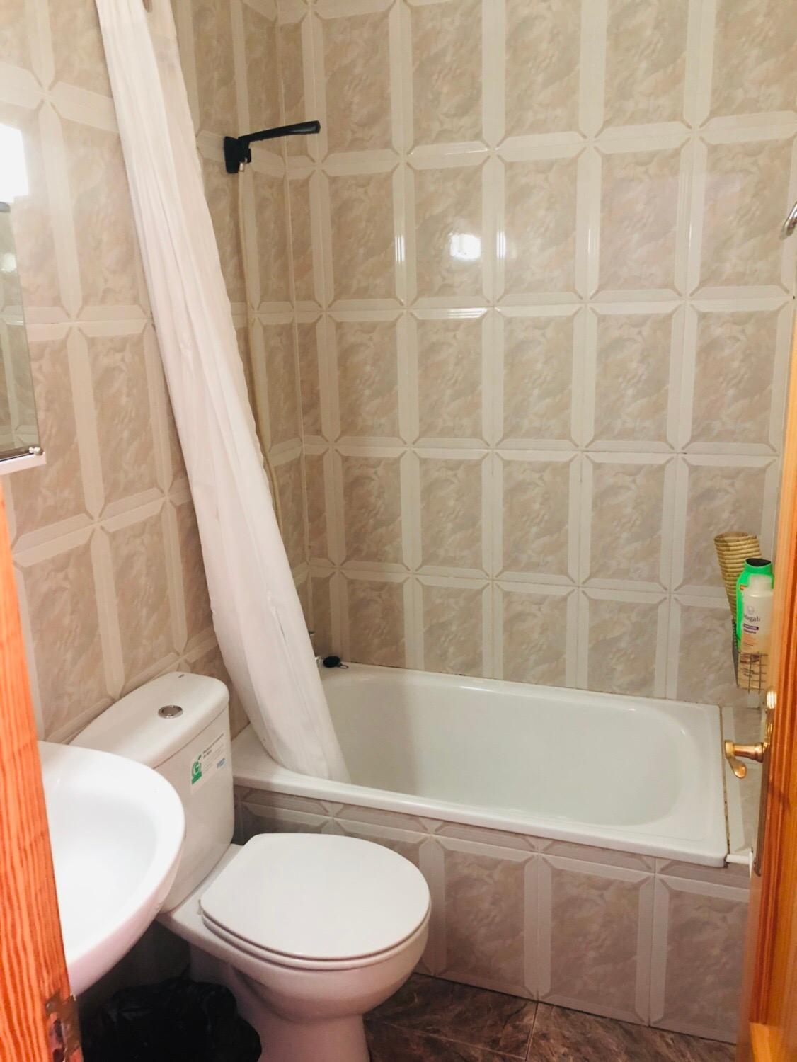 Twin Room - Photo 14