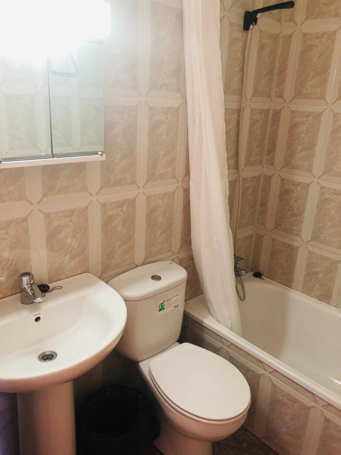 Twin Room - Photo 11